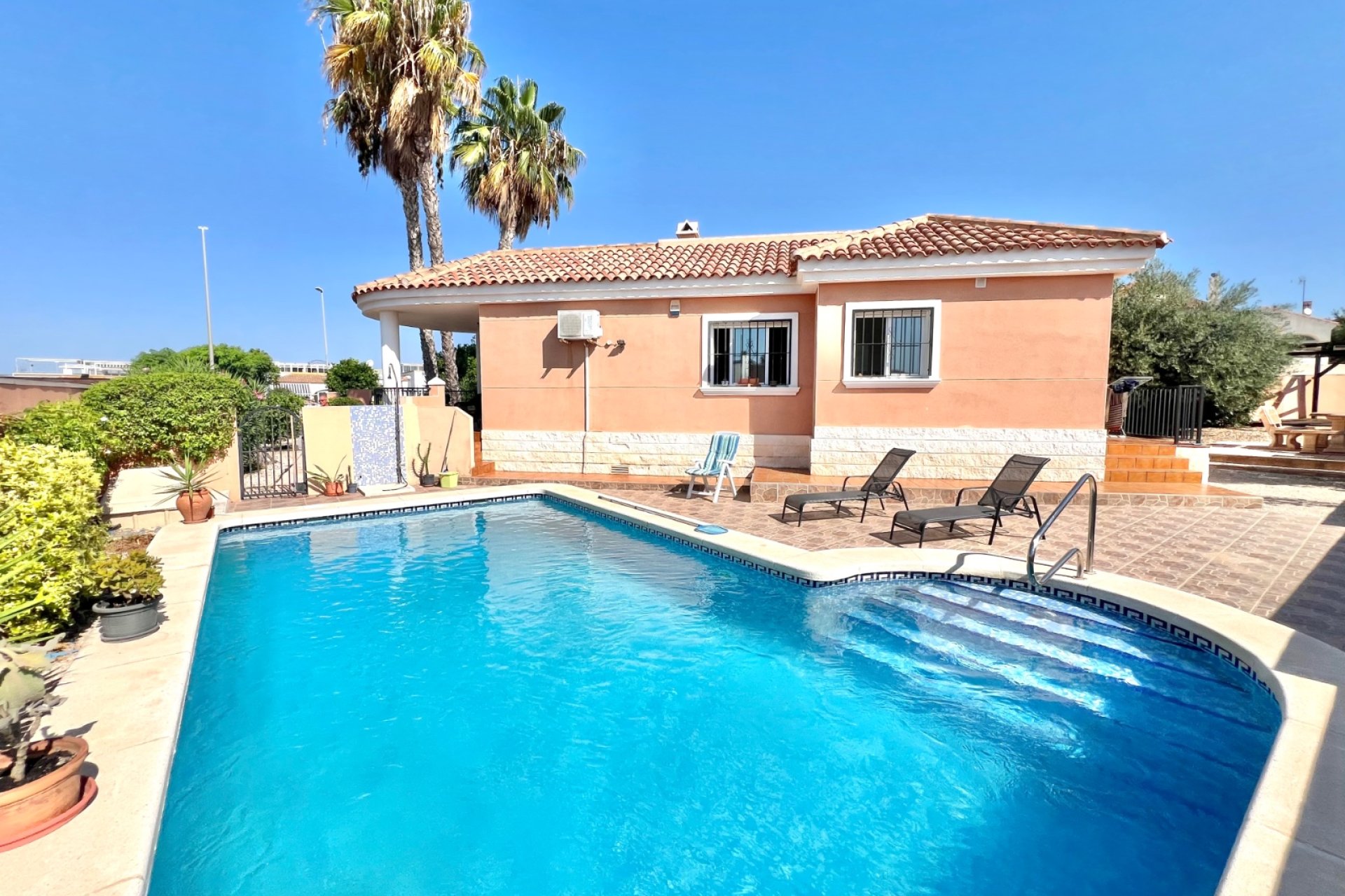 Resale - Detached Villa - La Marina
