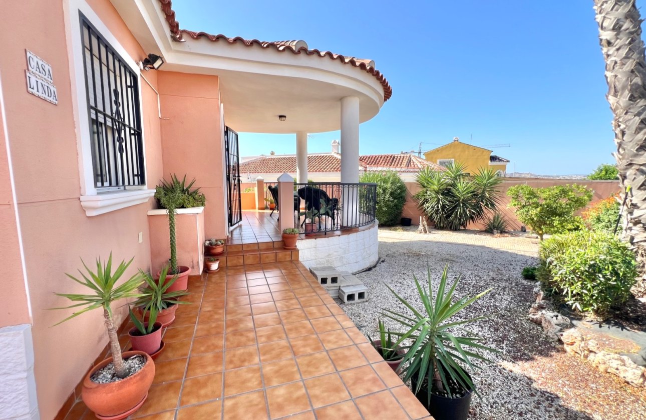 Resale - Detached Villa - La Marina