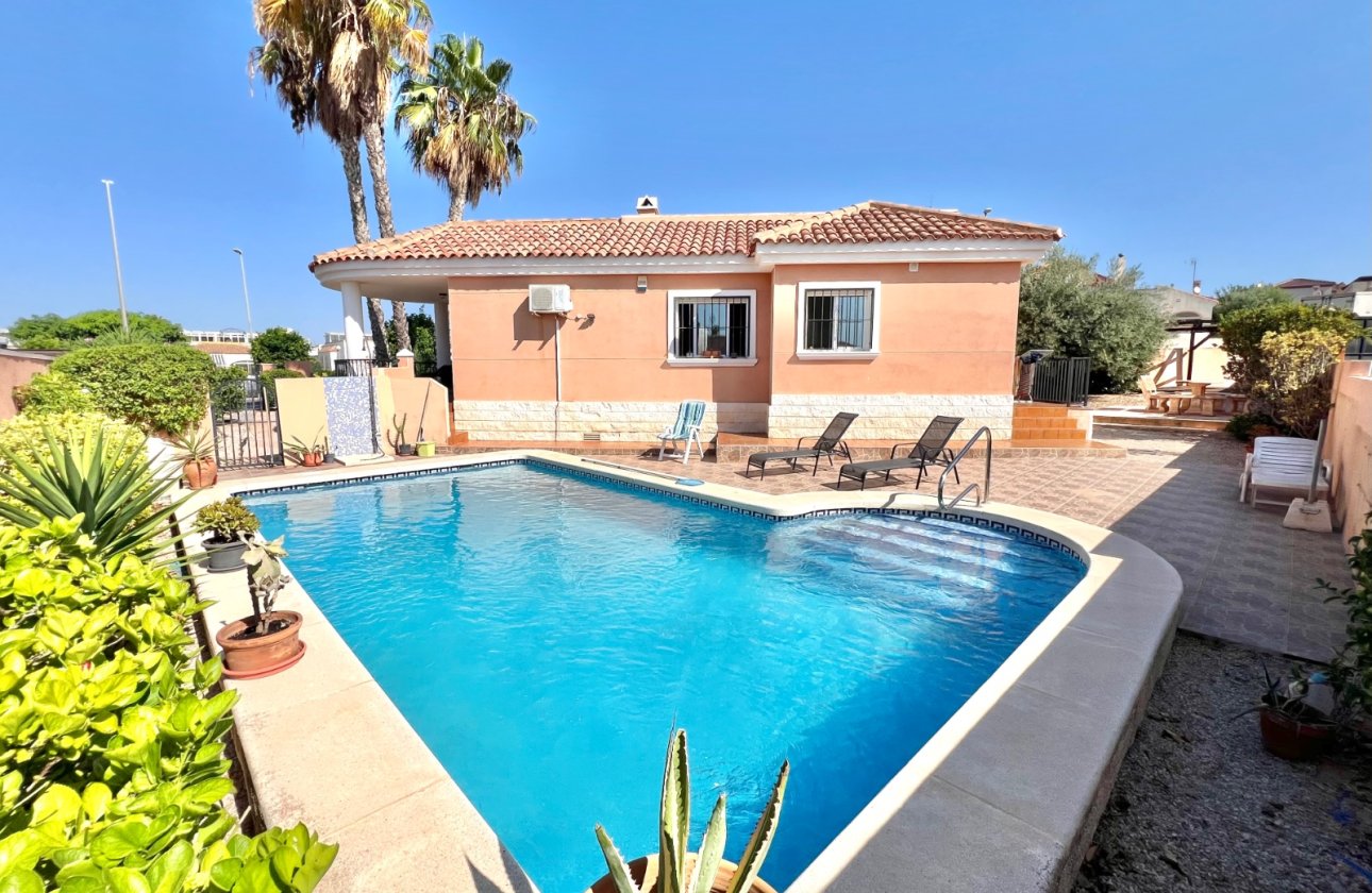 Resale - Detached Villa - La Marina