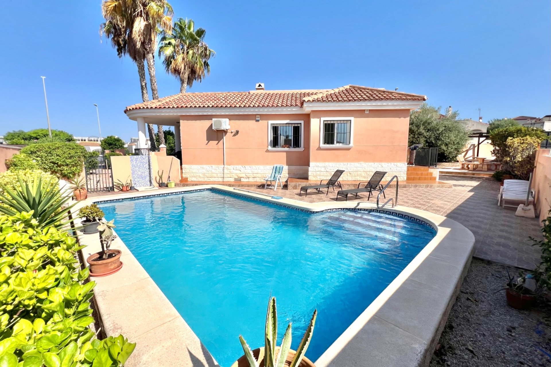 Resale - Detached Villa - La Marina