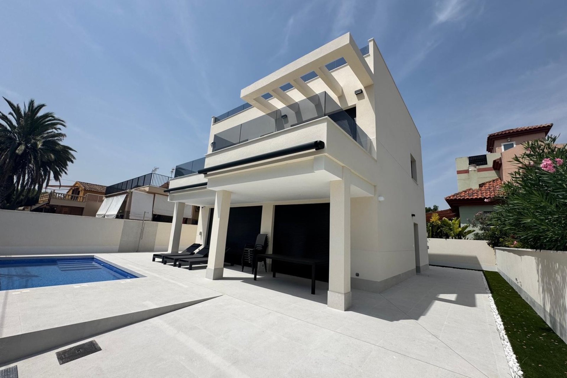 Resale - Detached Villa - La Marina