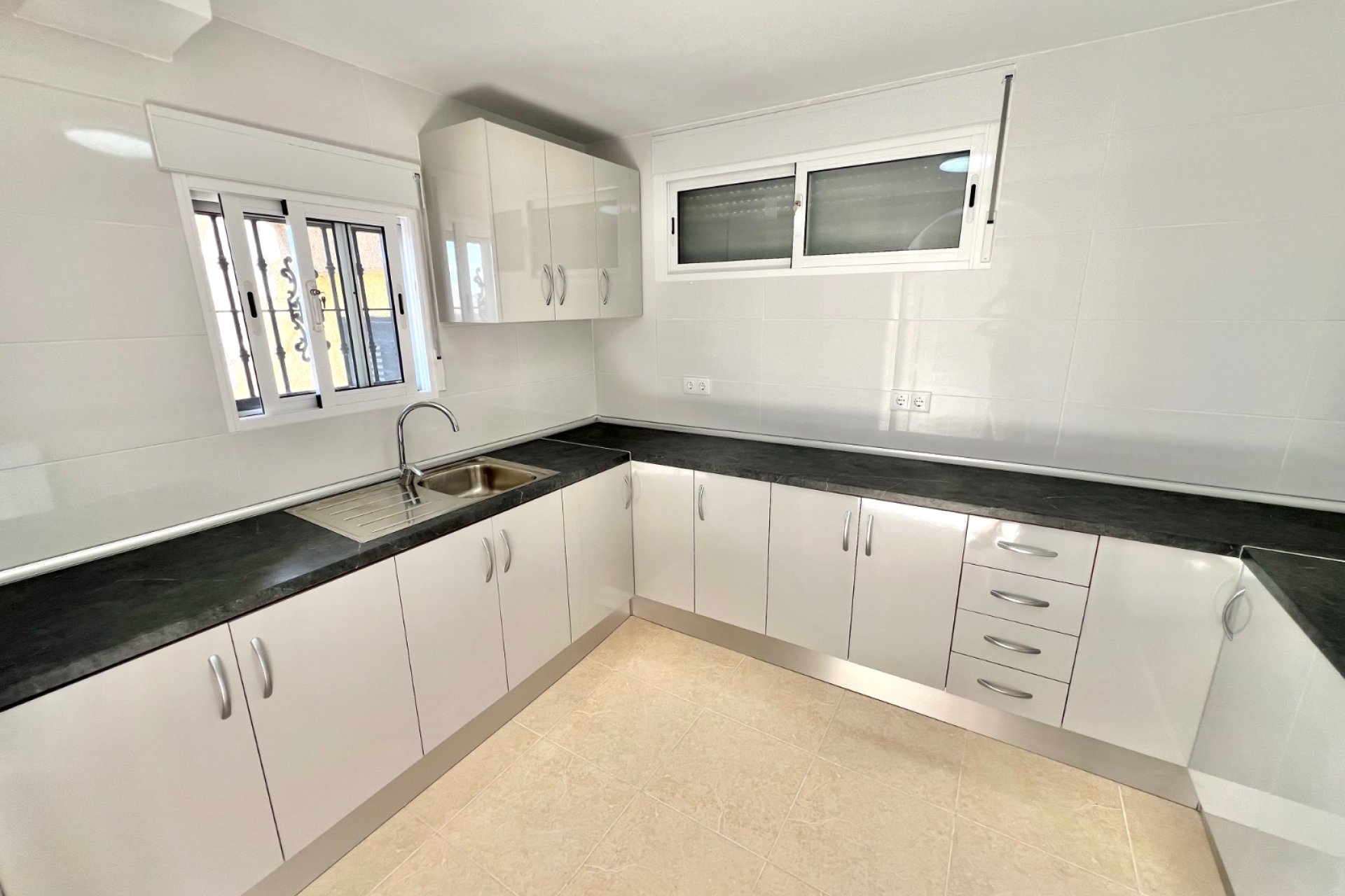 Resale - Detached Villa - La Marina