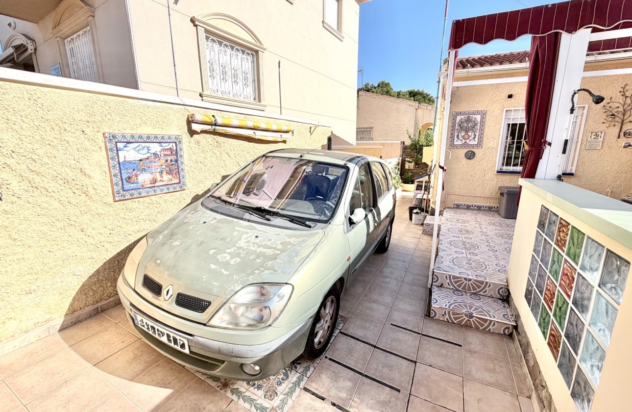 Resale - Detached Villa - La Marina