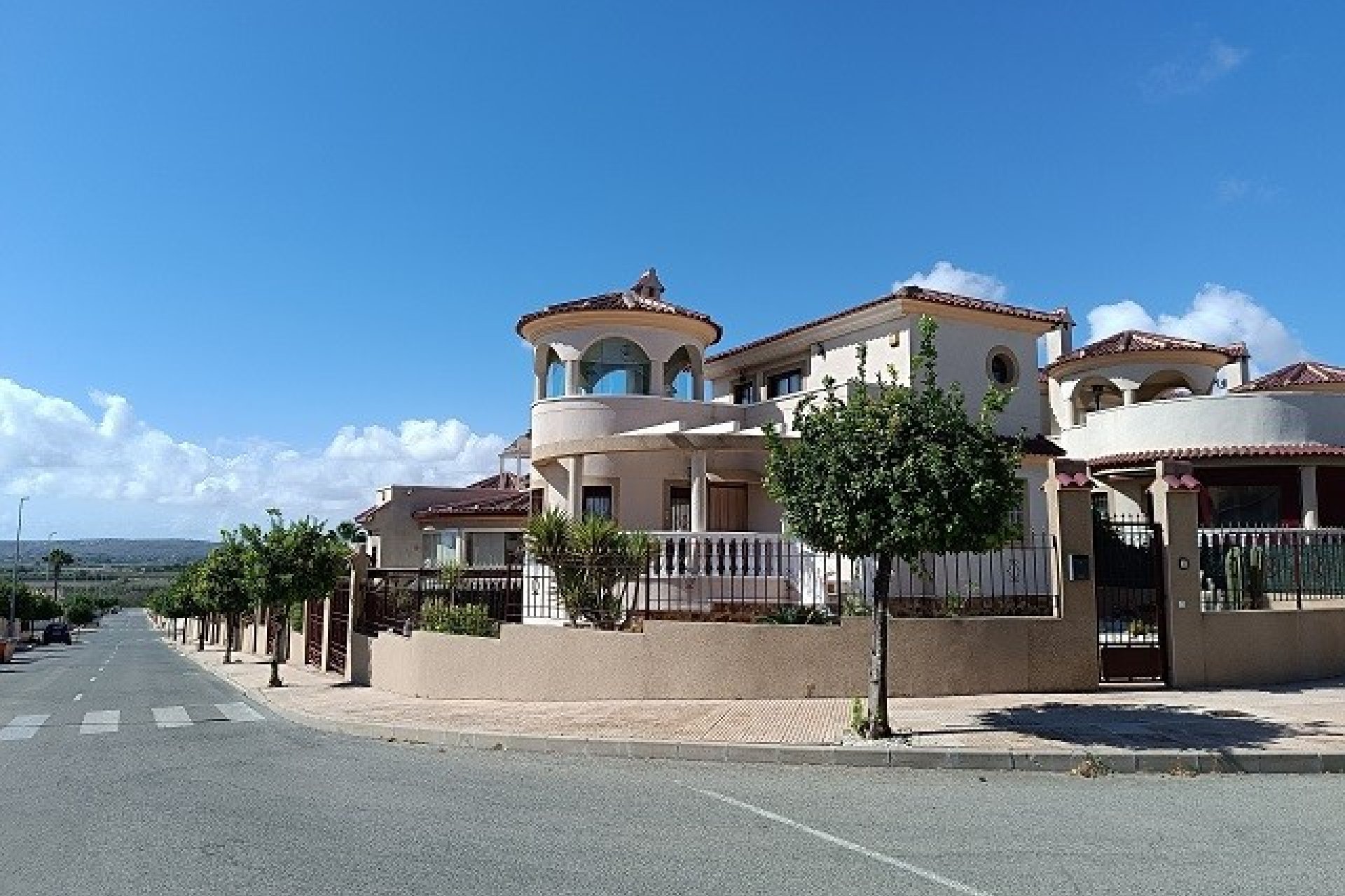 Resale - Detached Villa - La Marina