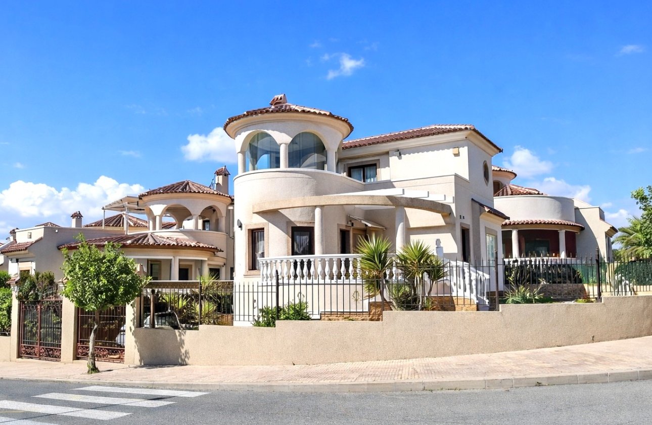 Resale - Detached Villa - La Marina