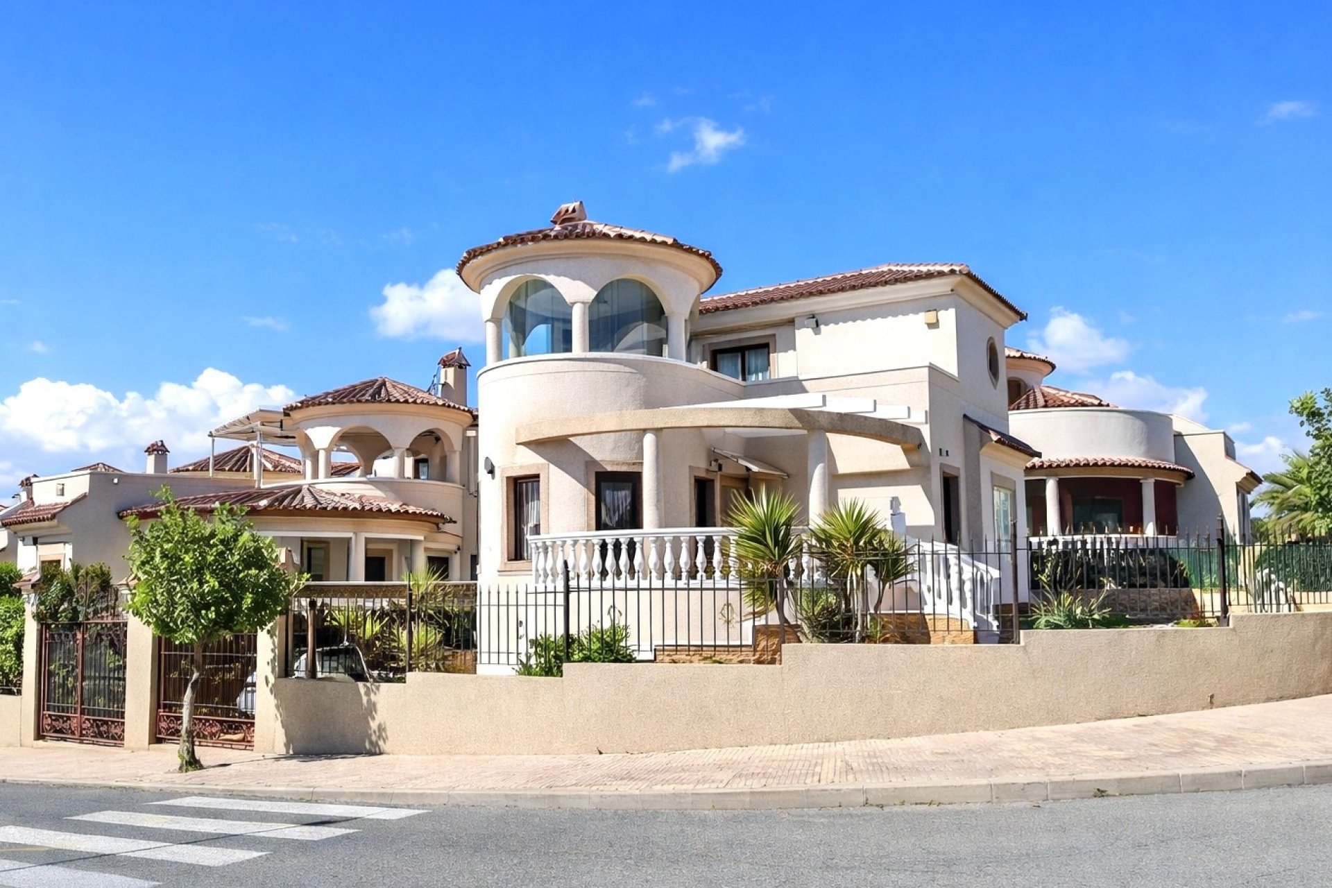 Resale - Detached Villa - La Marina
