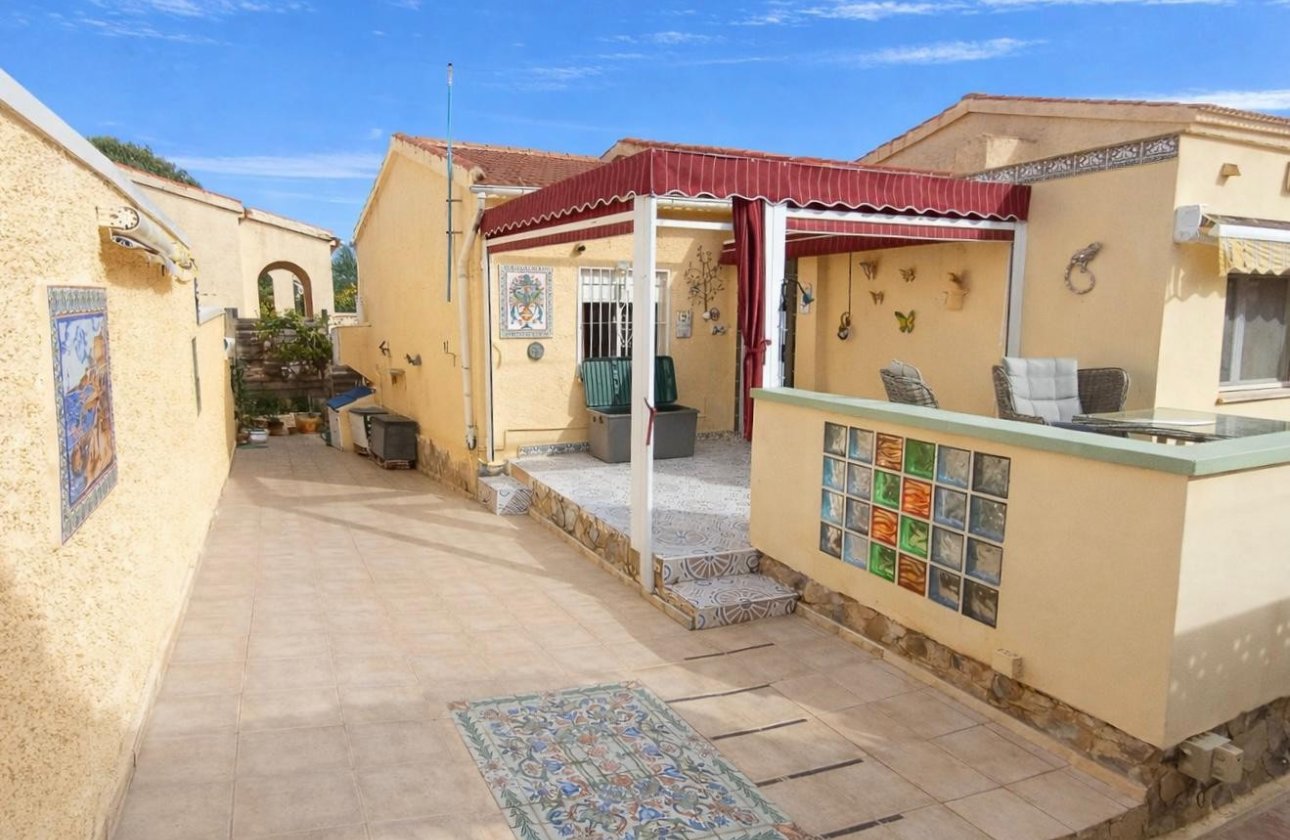 Resale - Detached Villa - La Marina