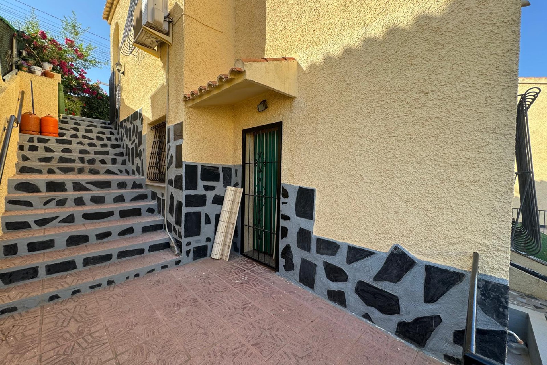 Resale - Detached Villa - La Marina
