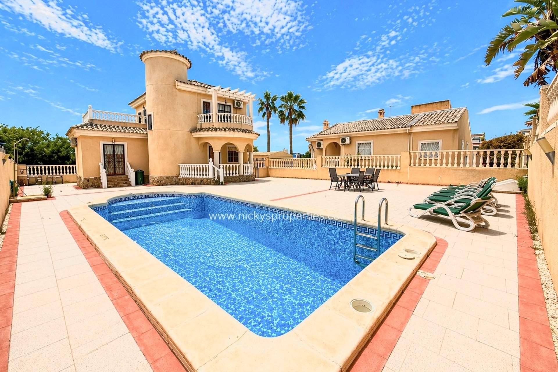 Resale - Detached Villa - La Marina