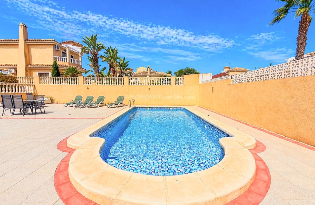 Resale - Detached Villa - La Marina