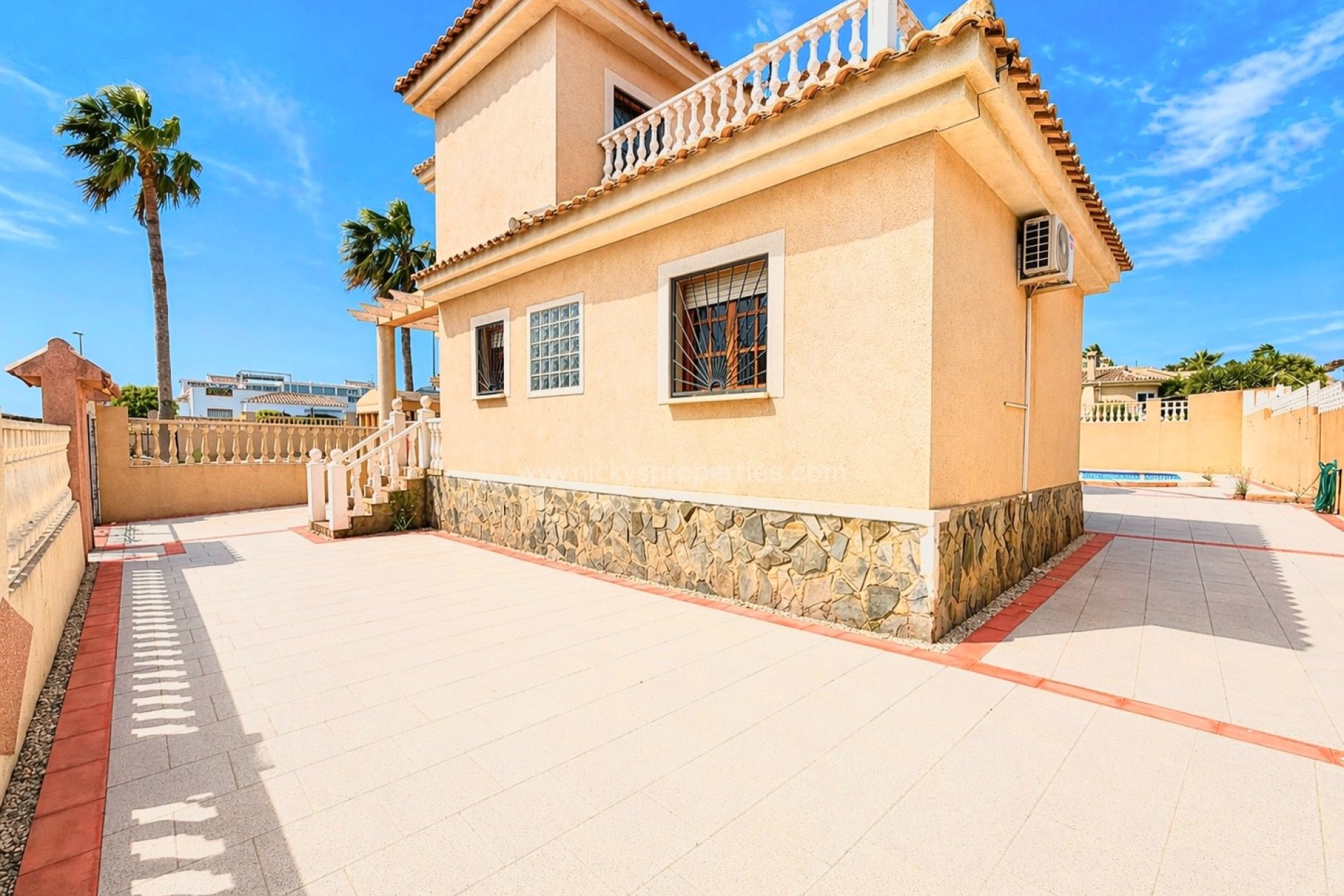 Resale - Detached Villa - La Marina
