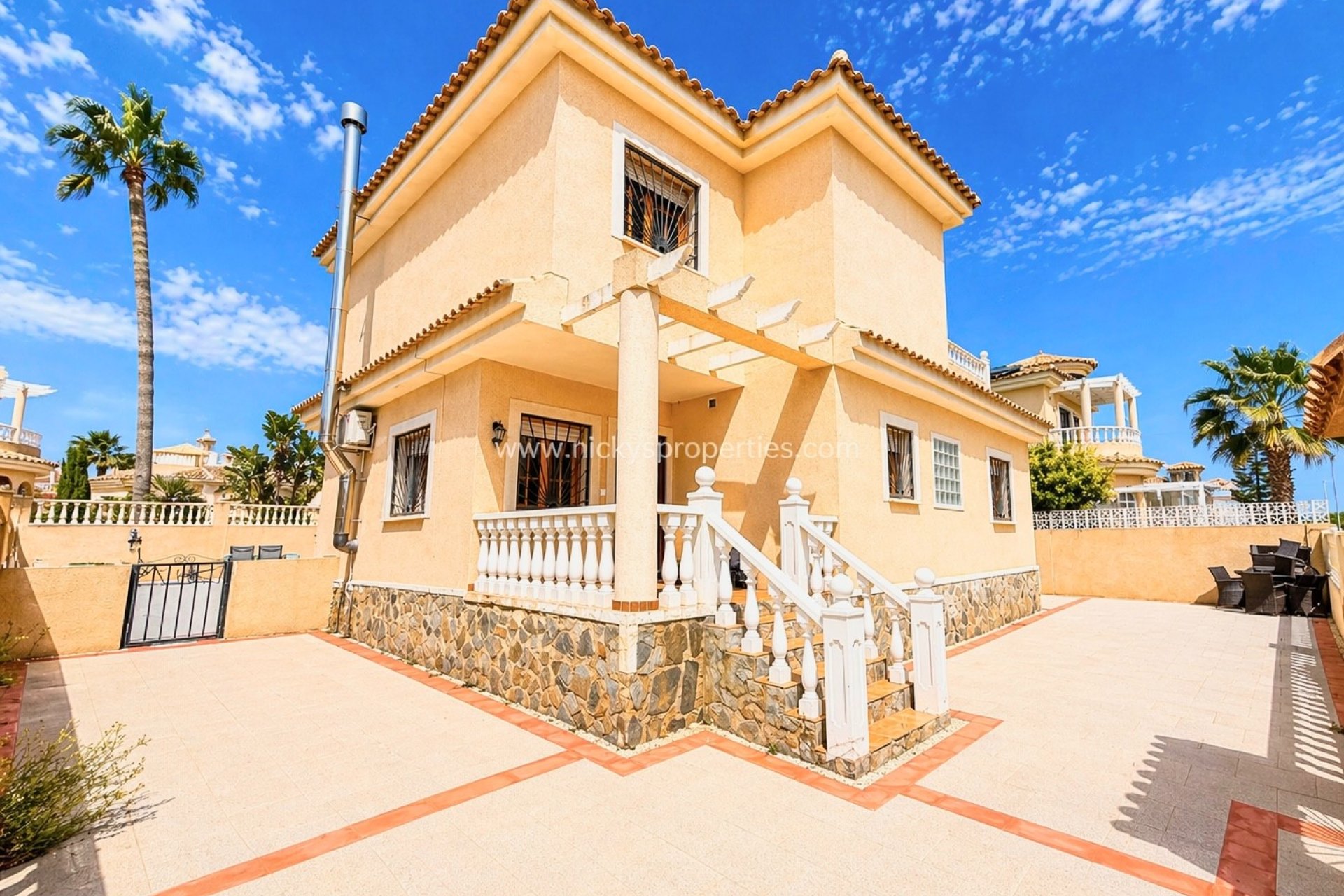 Resale - Detached Villa - La Marina