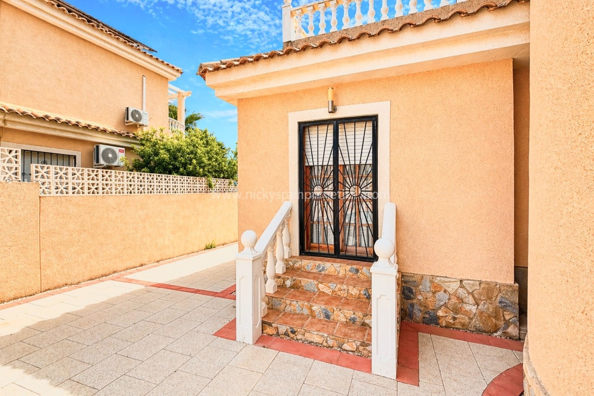 Resale - Detached Villa - La Marina