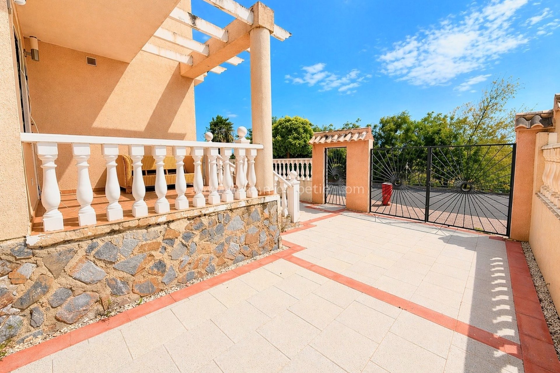 Resale - Detached Villa - La Marina