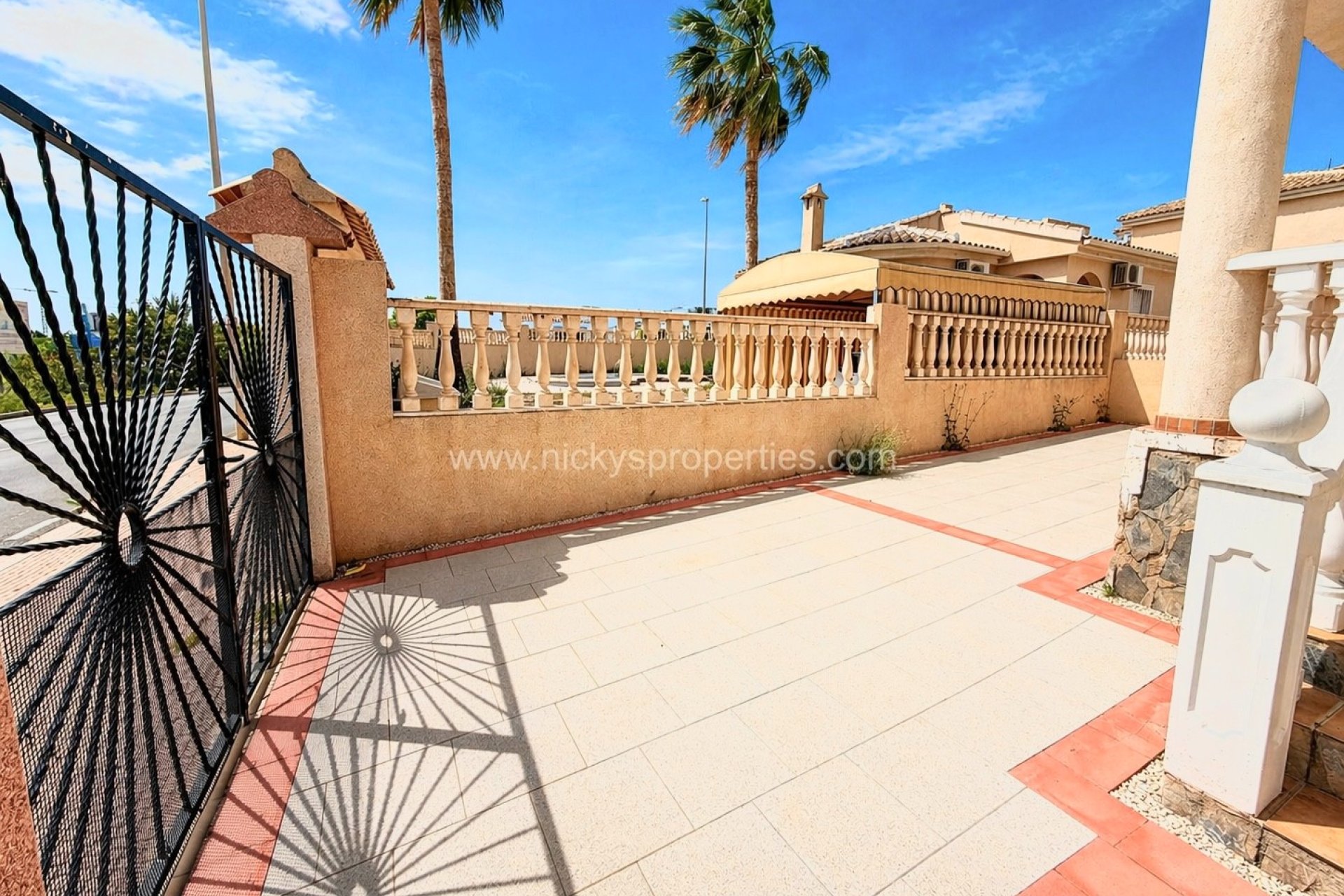 Resale - Detached Villa - La Marina