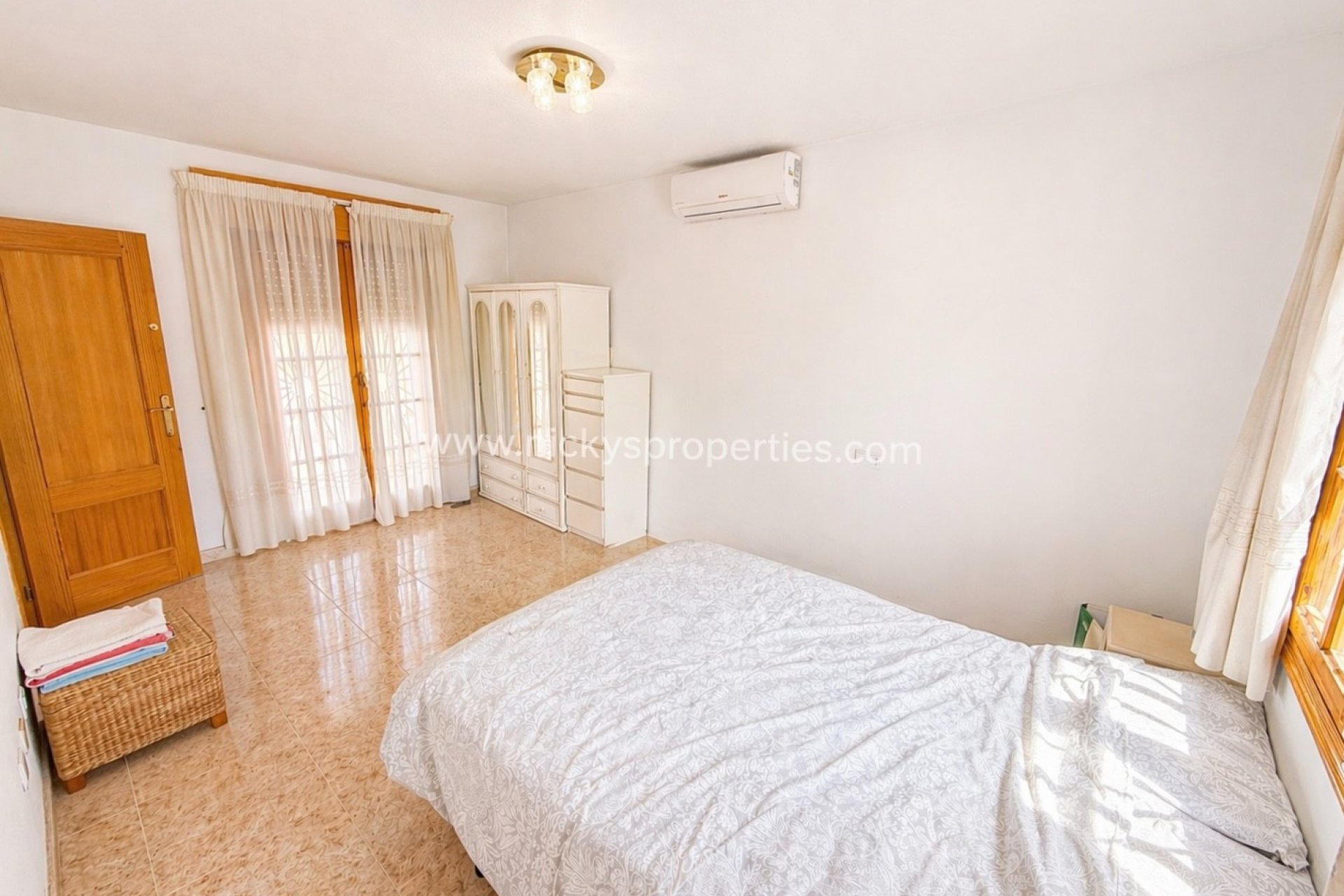 Resale - Detached Villa - La Marina