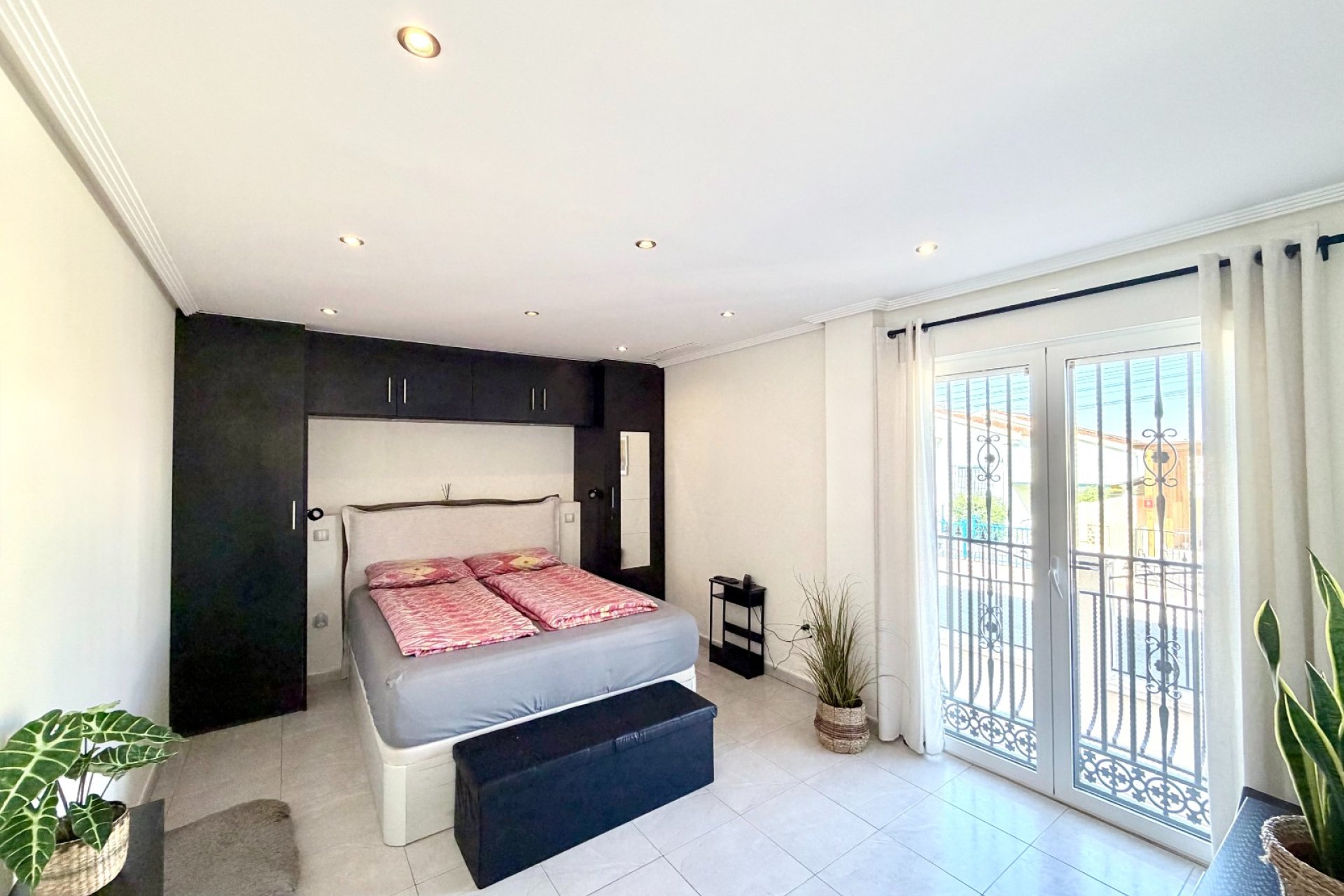 Resale - Detached Villa - La Marina