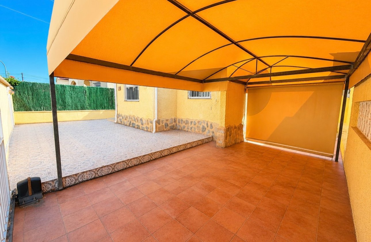 Resale - Detached Villa - La Marina
