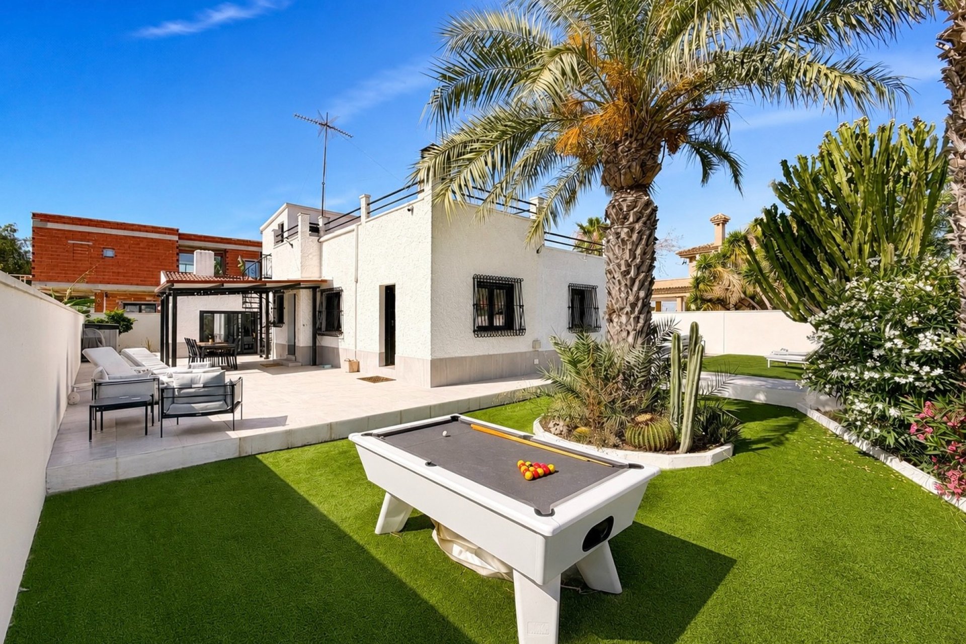 Resale - Detached Villa - La Marina