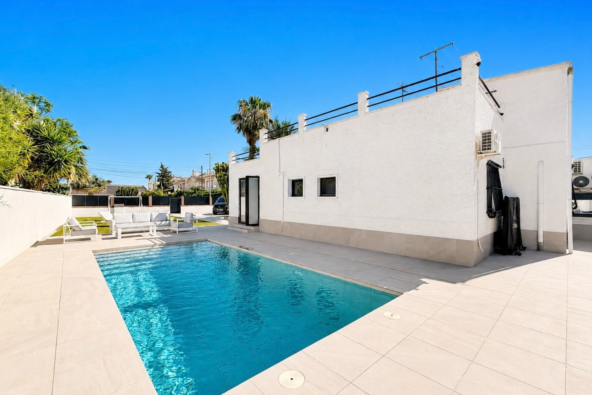 Resale - Detached Villa - La Marina