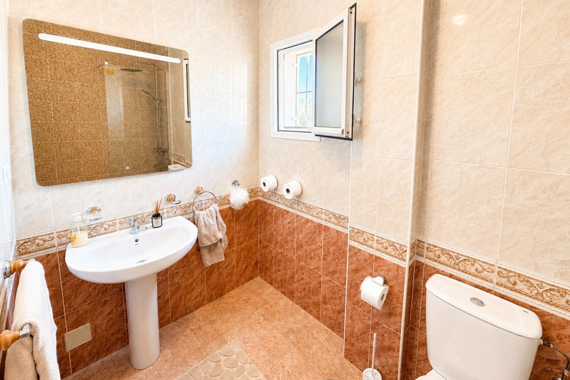 Resale - Detached Villa - La Marina