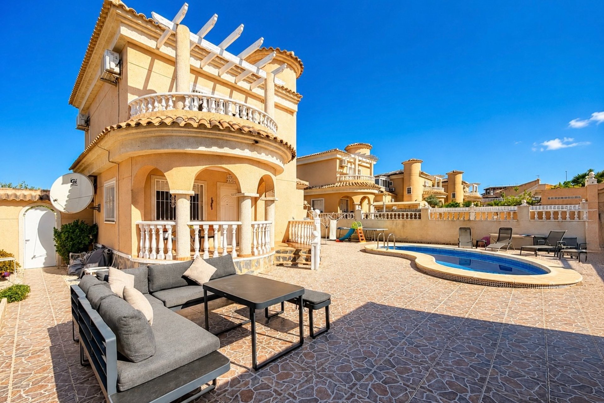 Resale - Detached Villa - La Marina