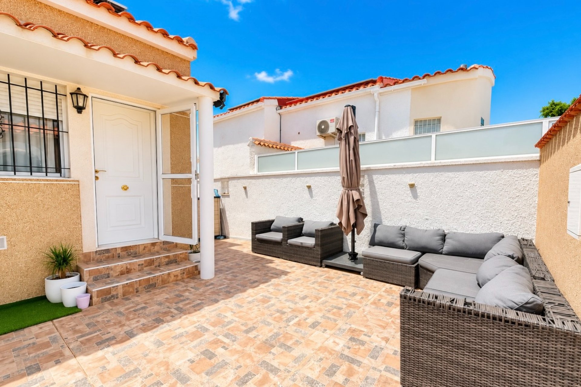 Resale - Detached Villa - La Marina