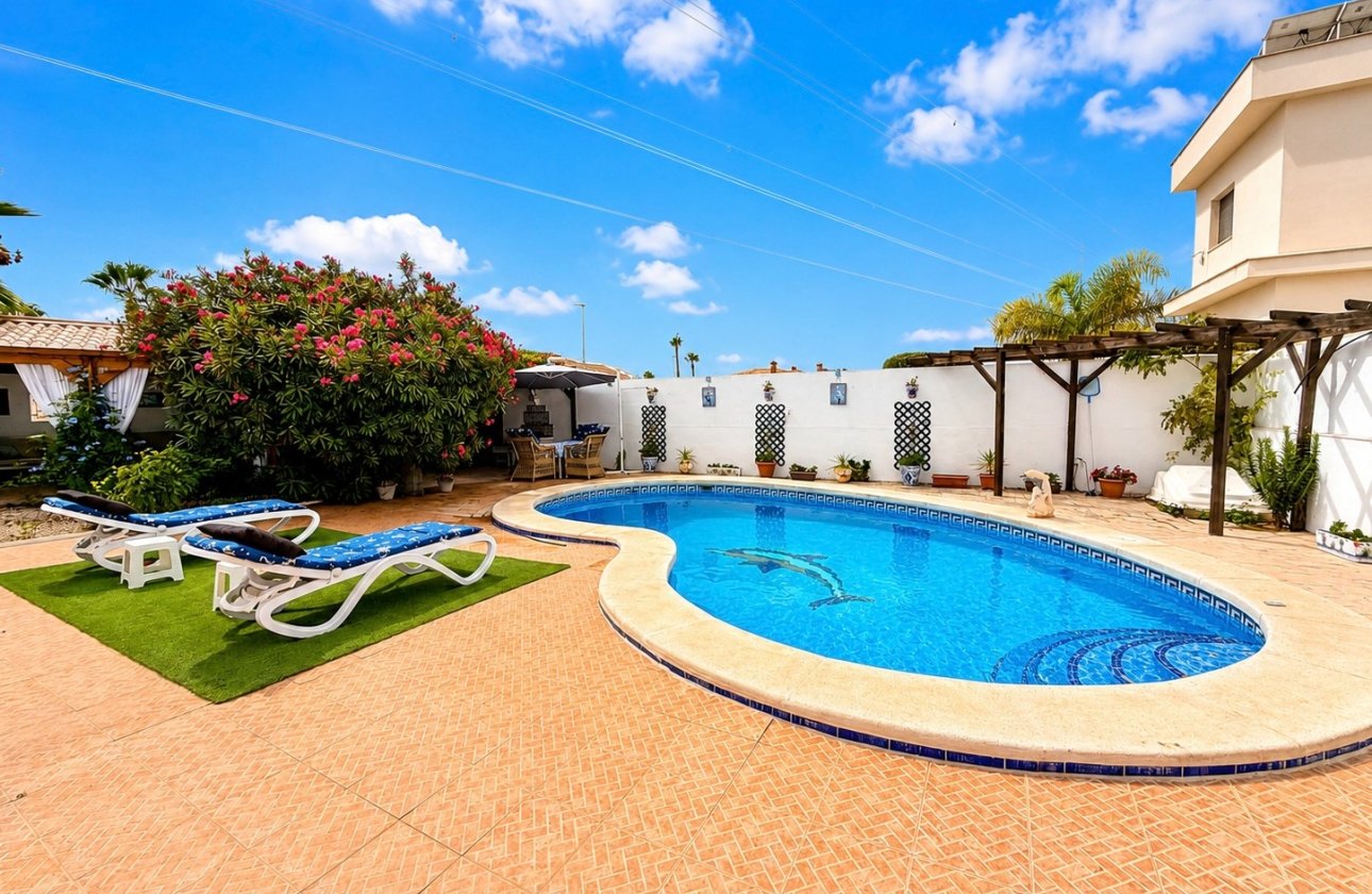 Resale - Detached Villa - La Marina