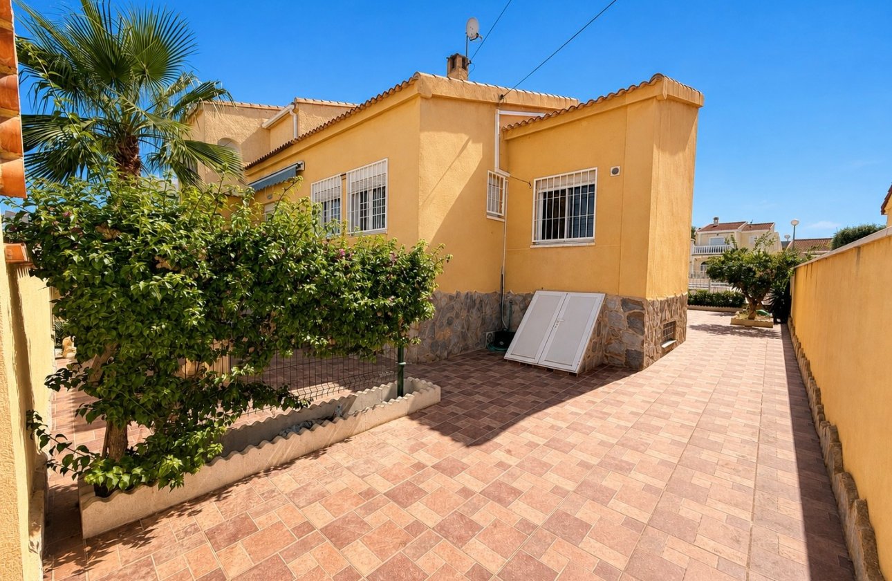 Resale - Detached Villa - La Marina