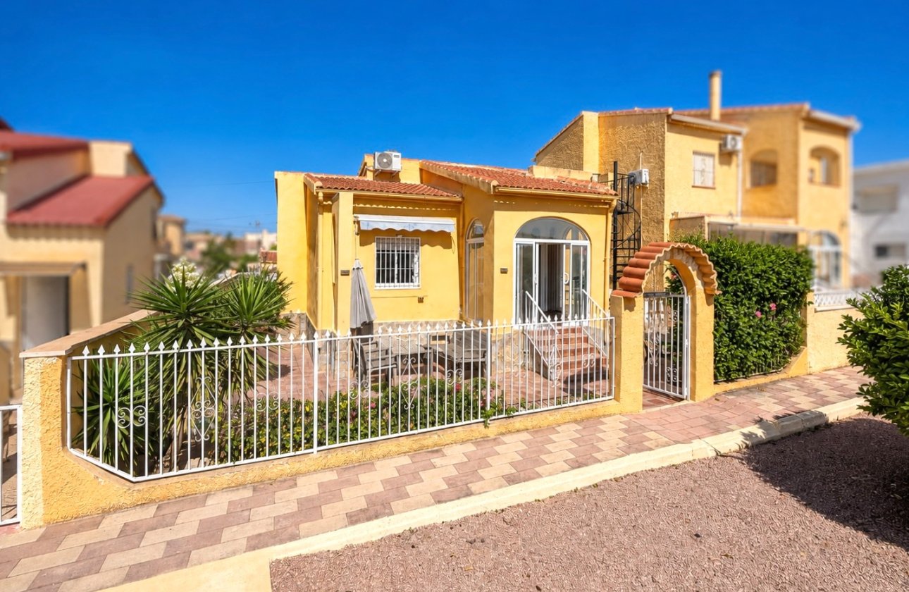 Resale - Detached Villa - La Marina