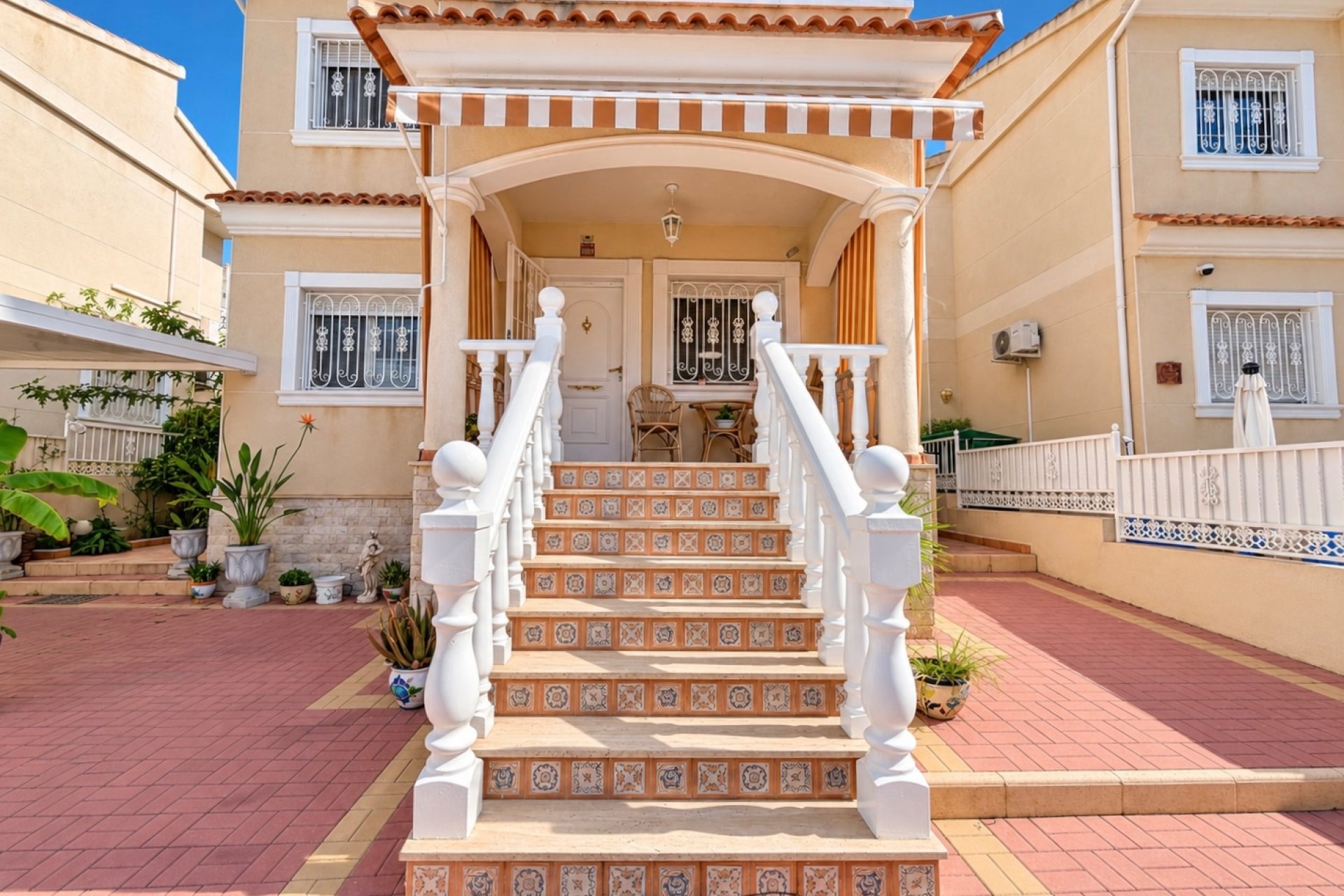Resale - Detached Villa - La Marina