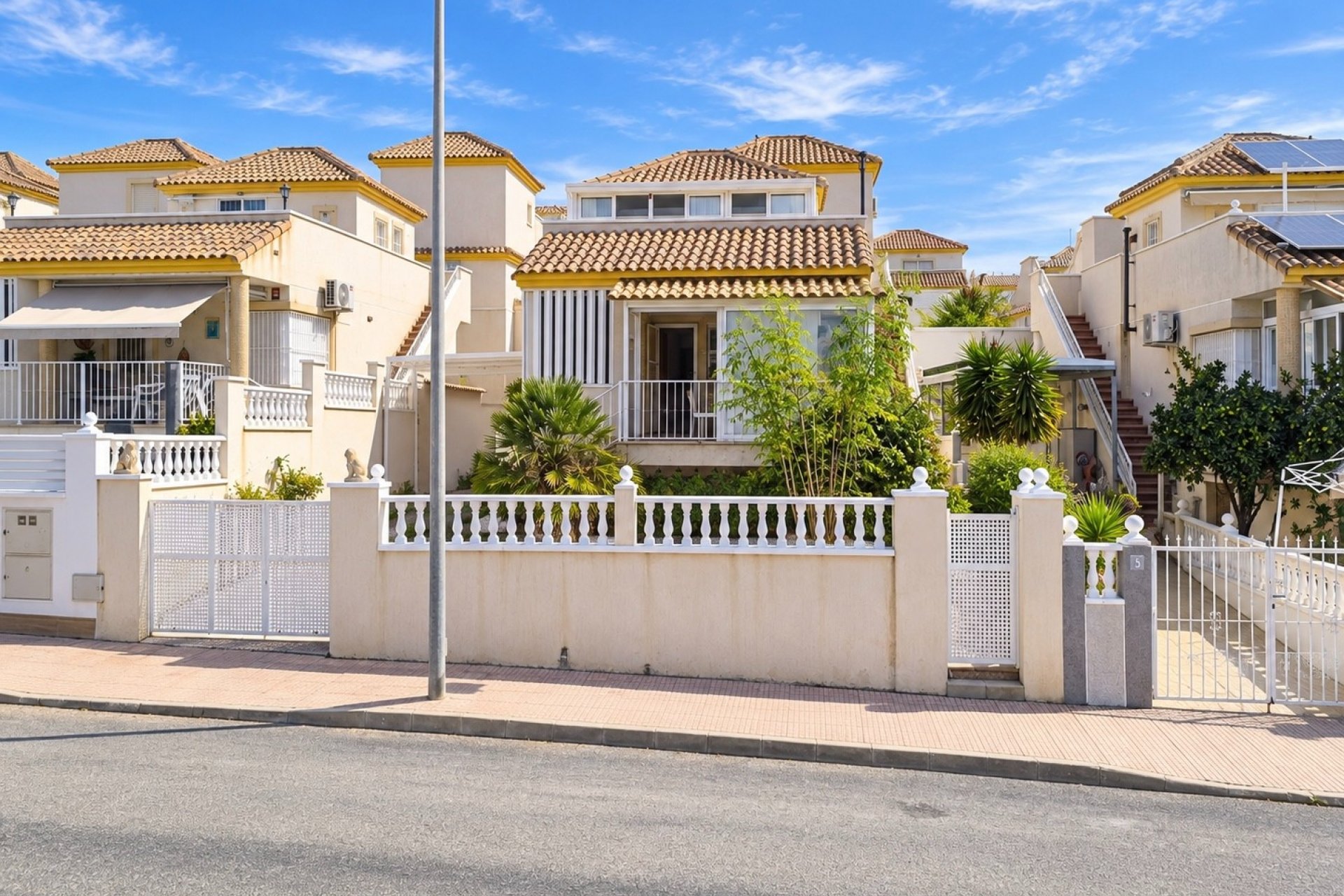 Resale - Detached Villa - La Marina