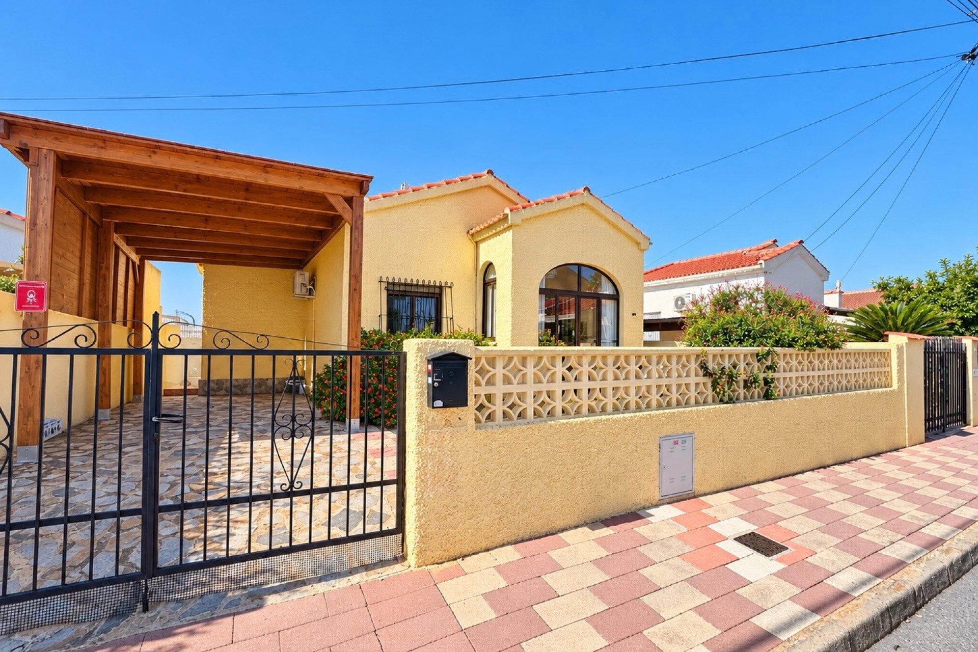 Resale - Detached Villa - La Marina