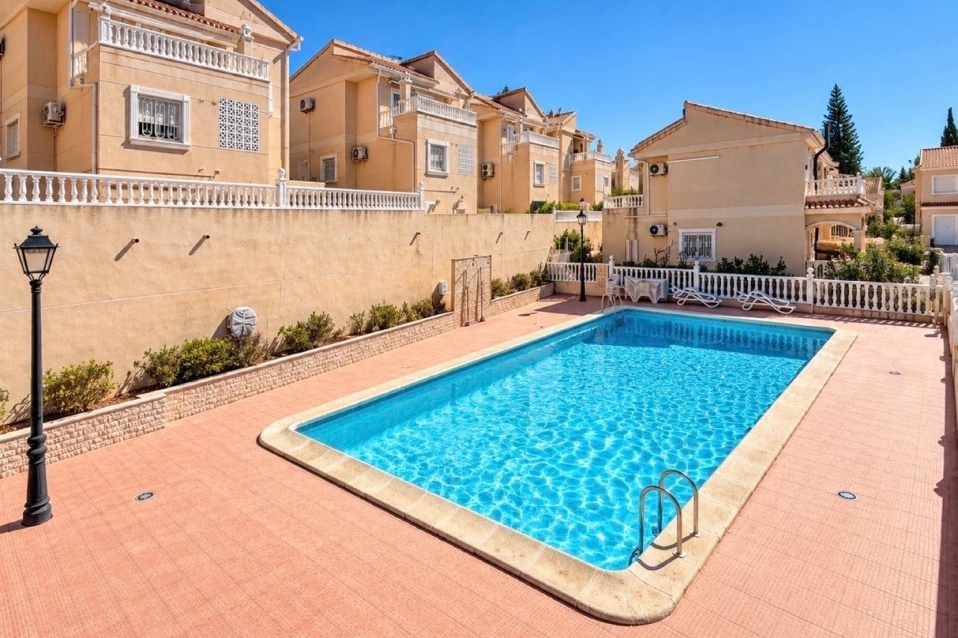 Resale - Detached Villa - La Marina