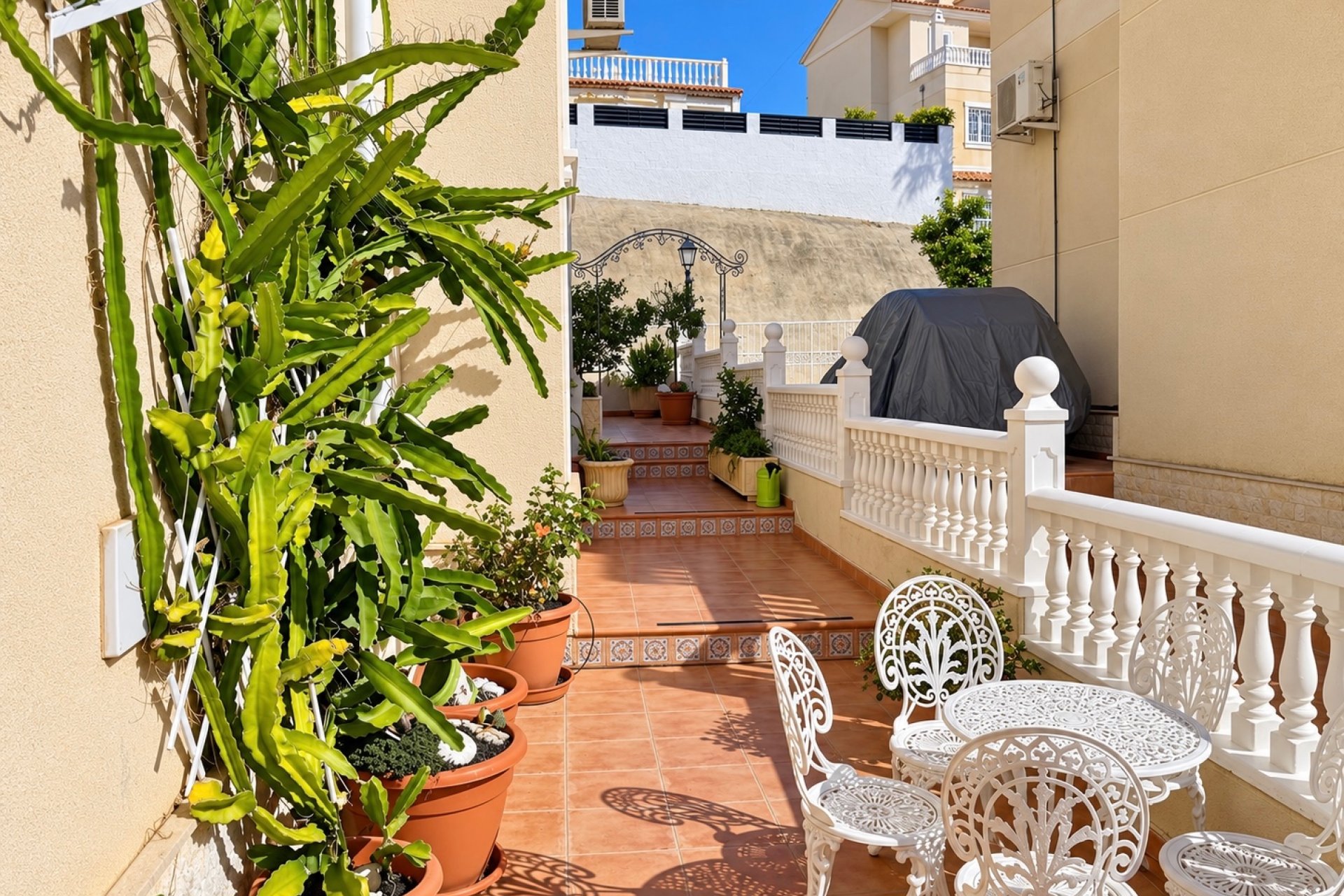 Resale - Detached Villa - La Marina