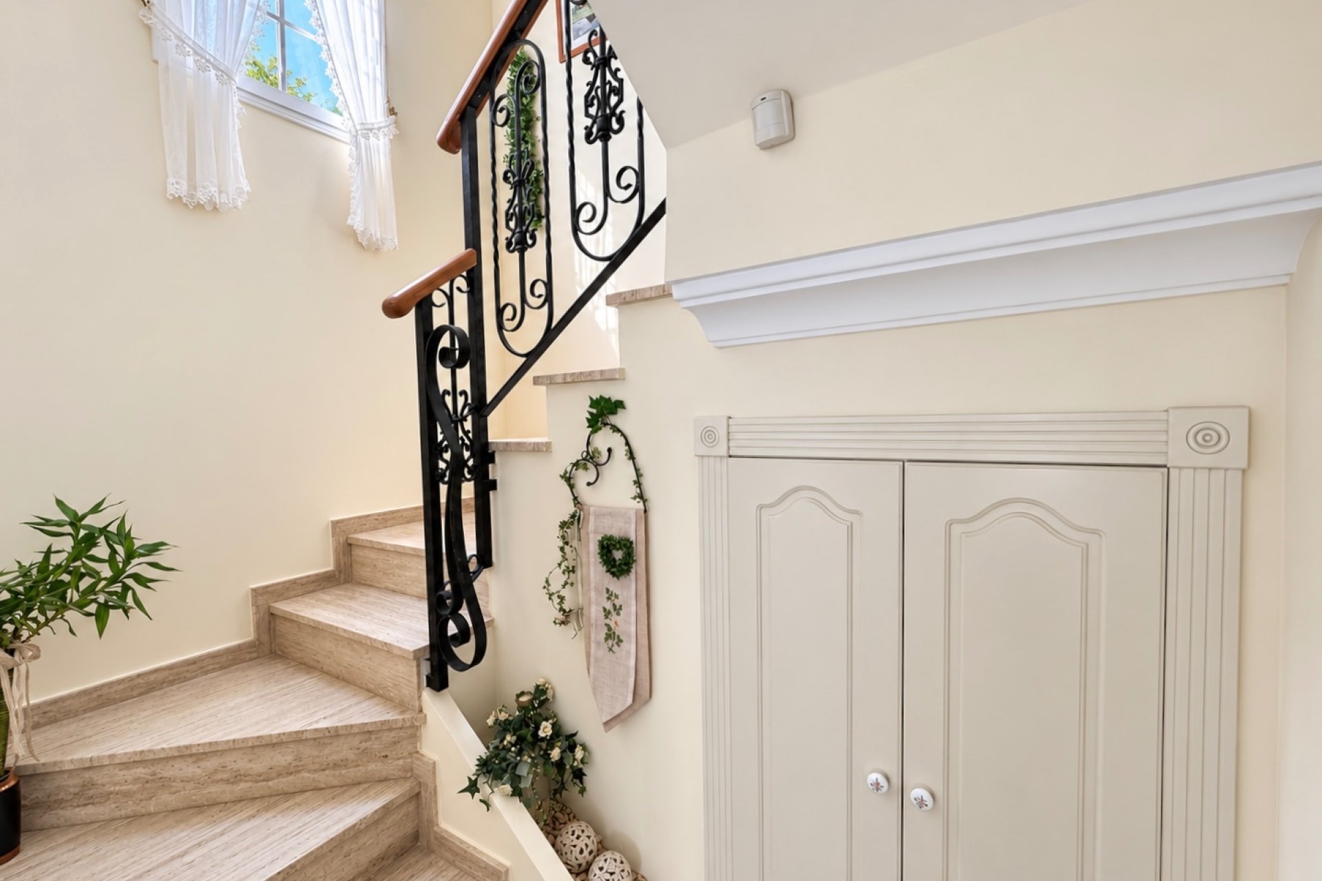 Resale - Detached Villa - La Marina