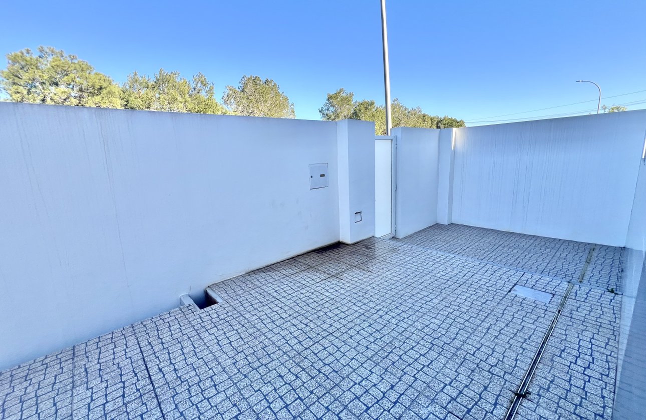Resale - Detached Villa - La Marina
