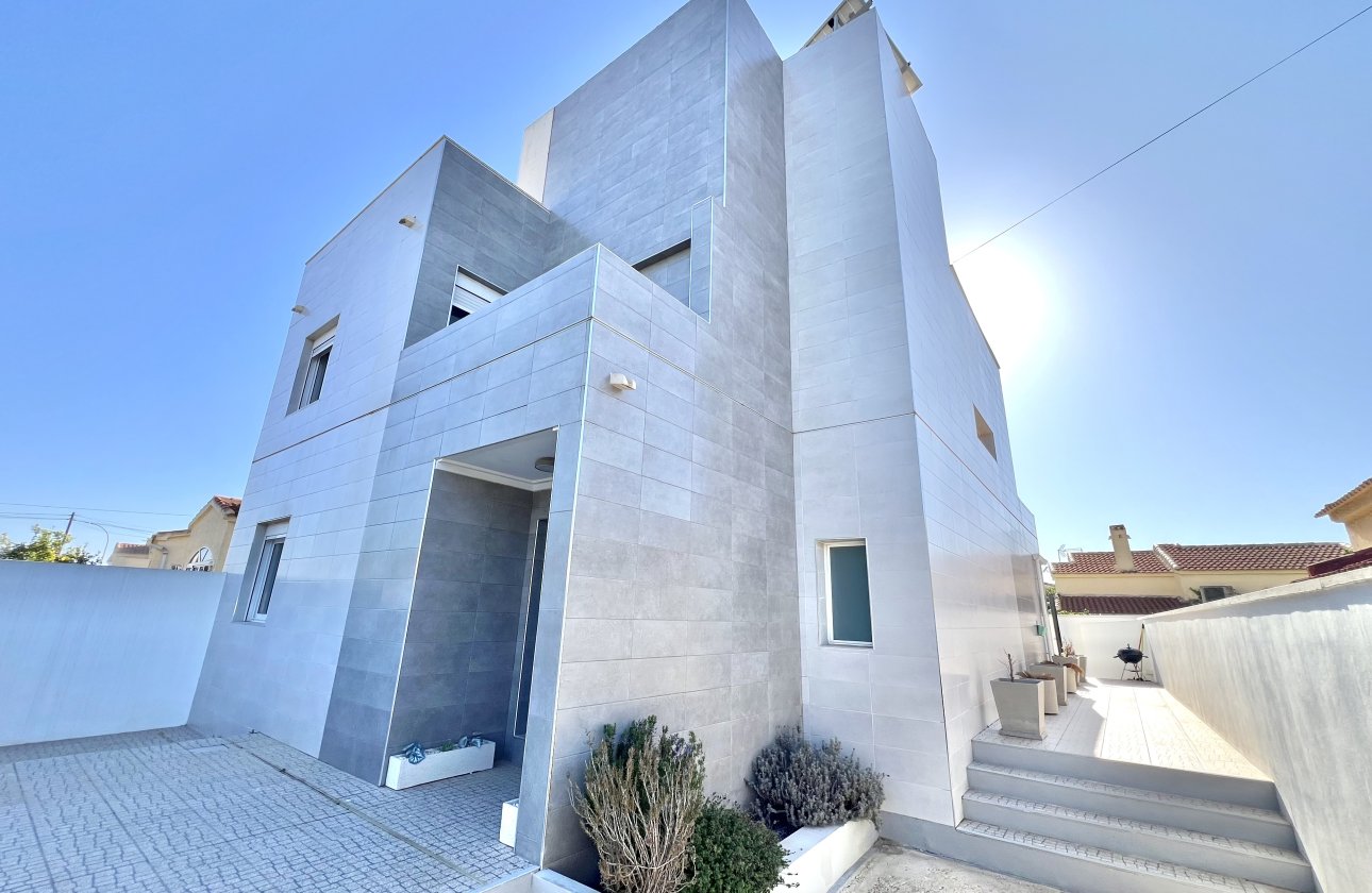 Resale - Detached Villa - La Marina
