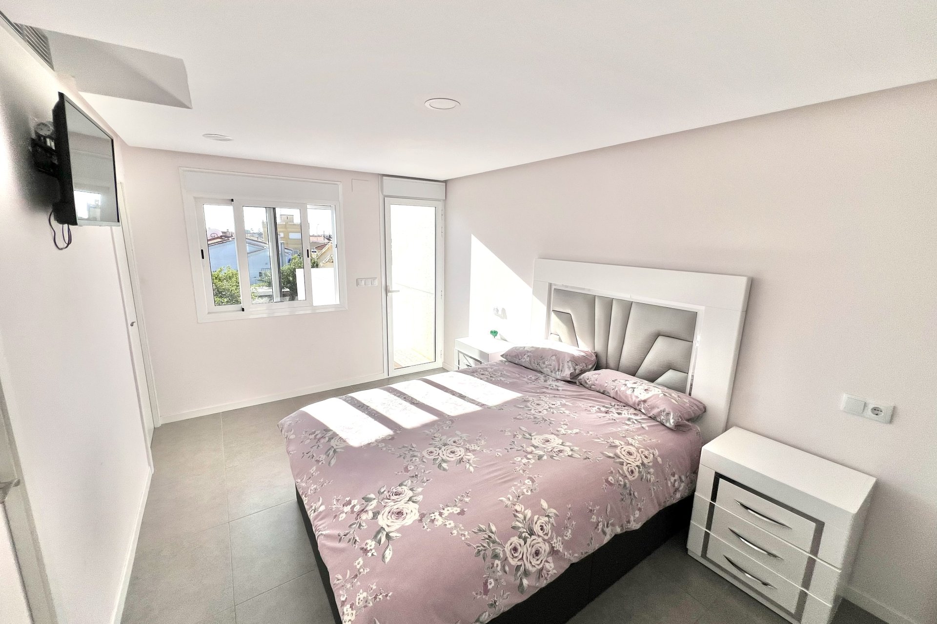 Resale - Detached Villa - La Marina