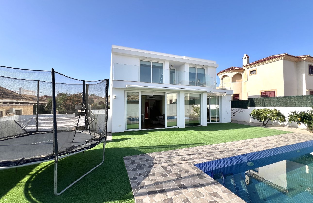 Resale - Detached Villa - La Marina