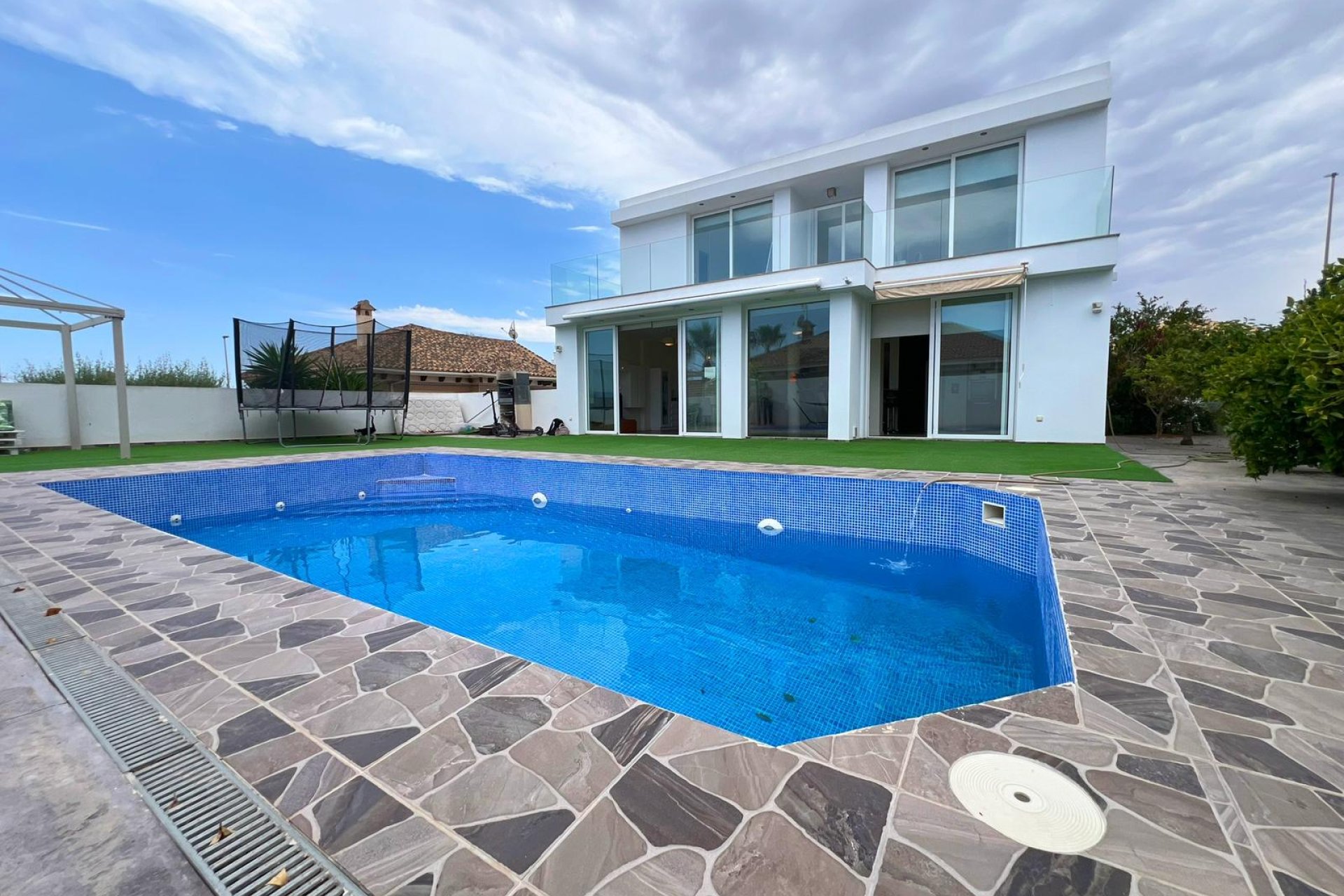 Resale - Detached Villa - La Marina