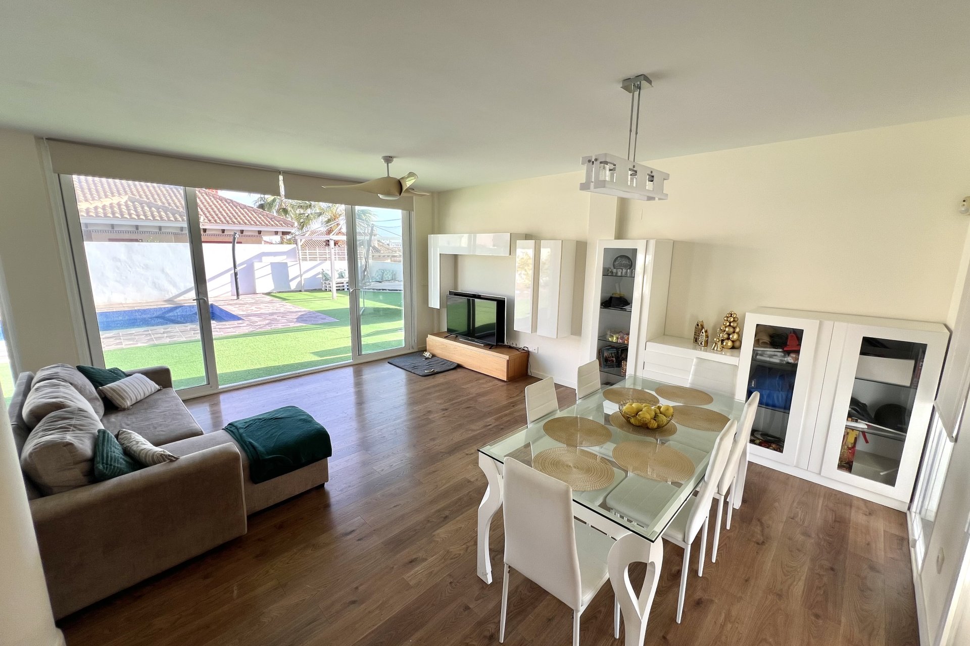 Resale - Detached Villa - La Marina