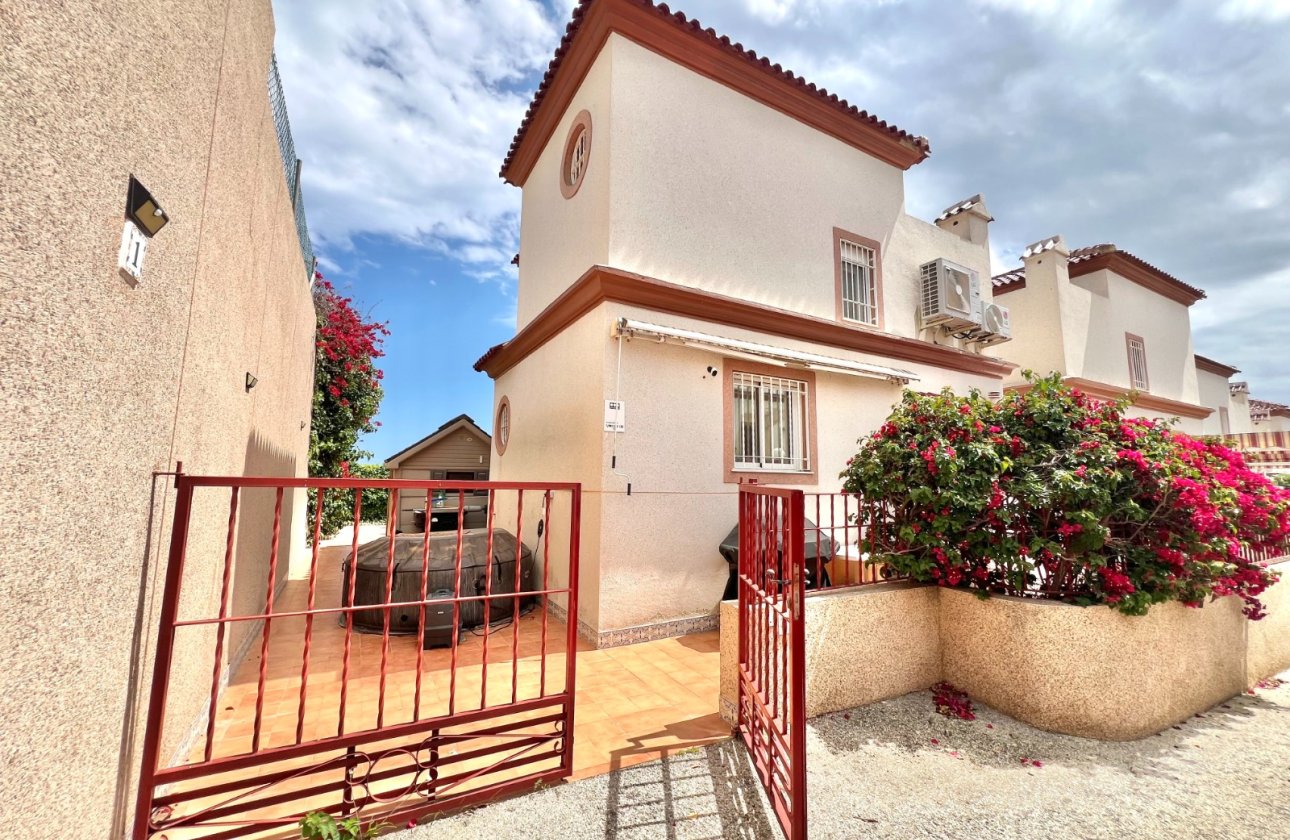 Resale - Semi Detached Villa - La Marina