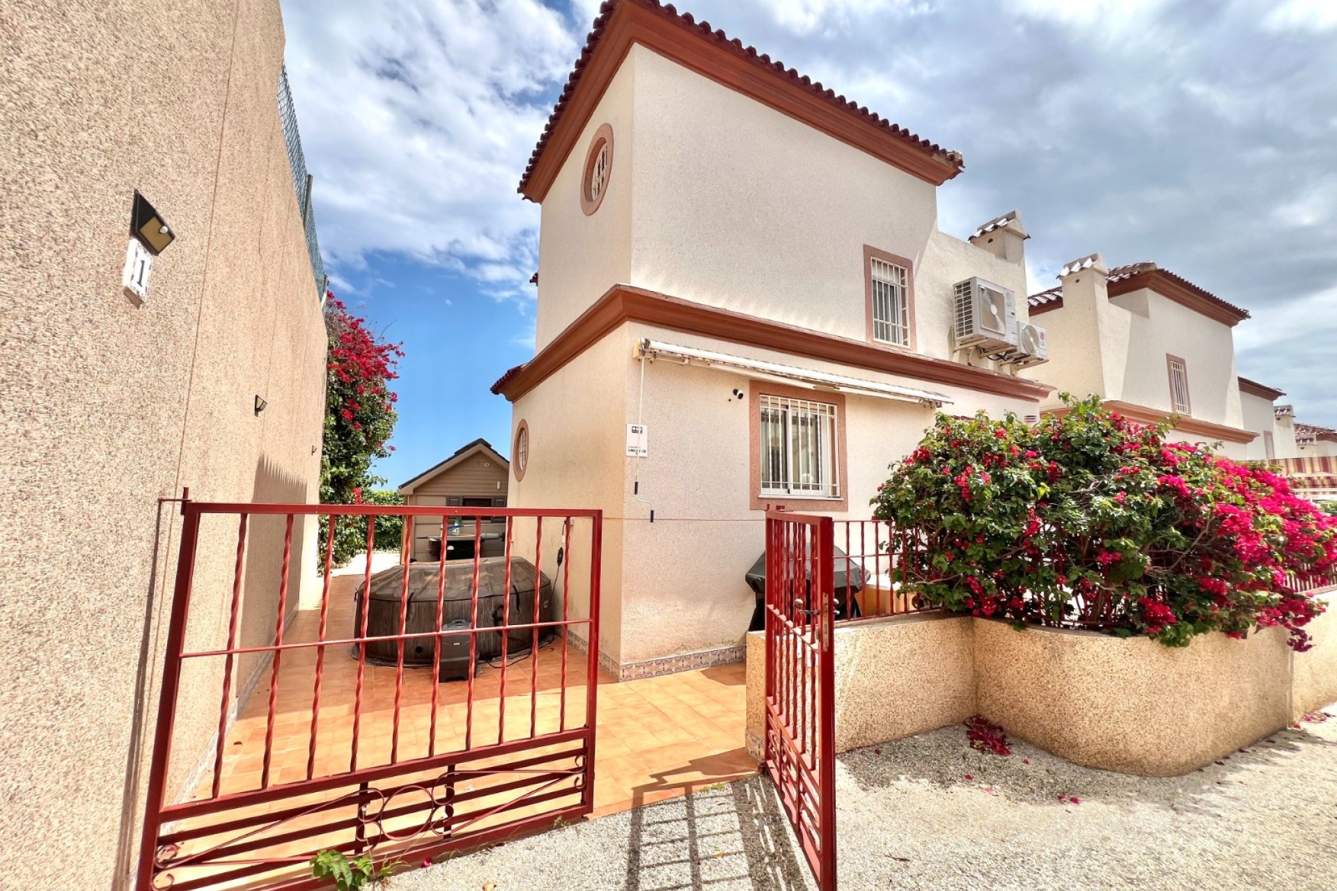 Resale - Semi Detached Villa - La Marina