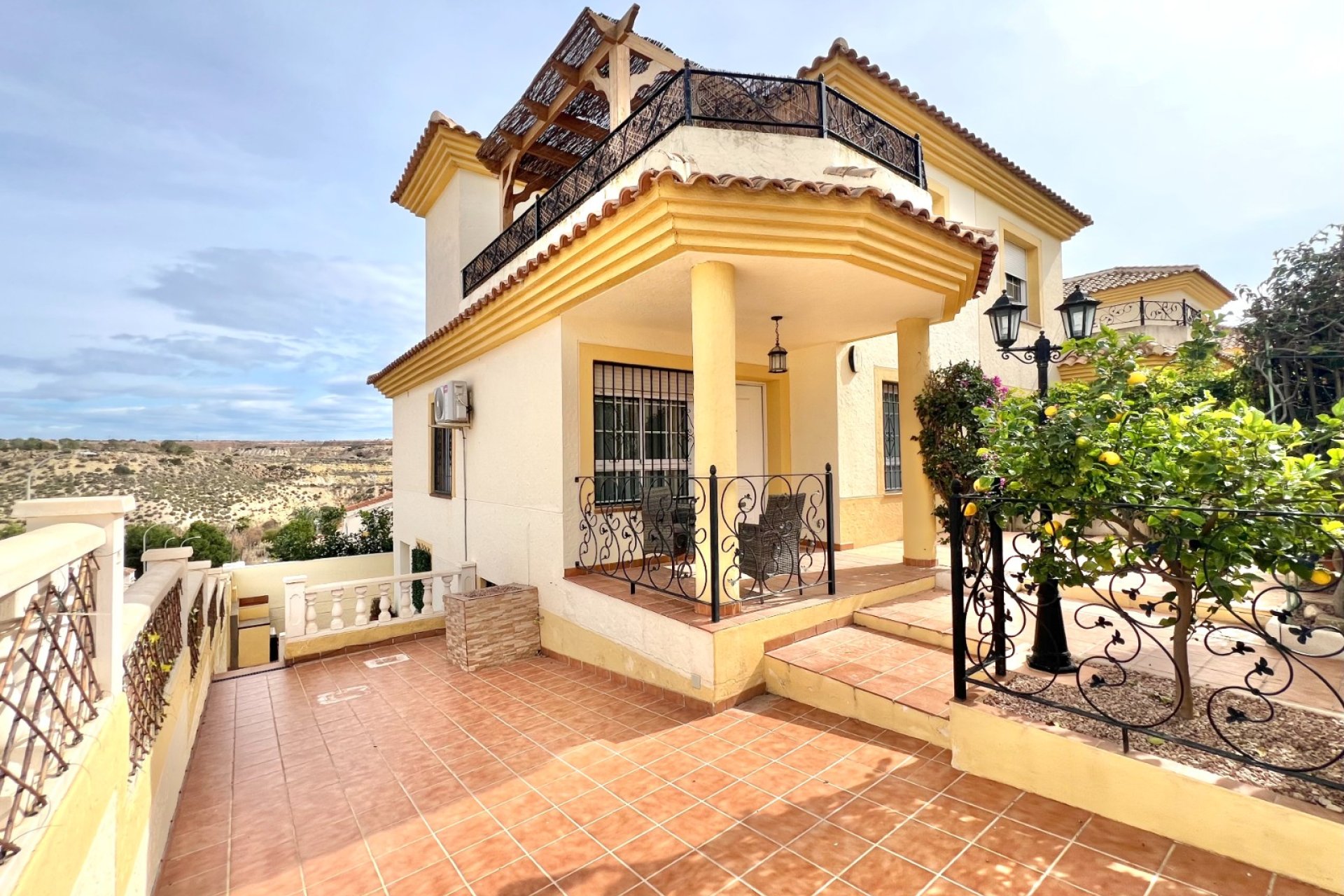 Resale - Semi Detached Villa - La Marina