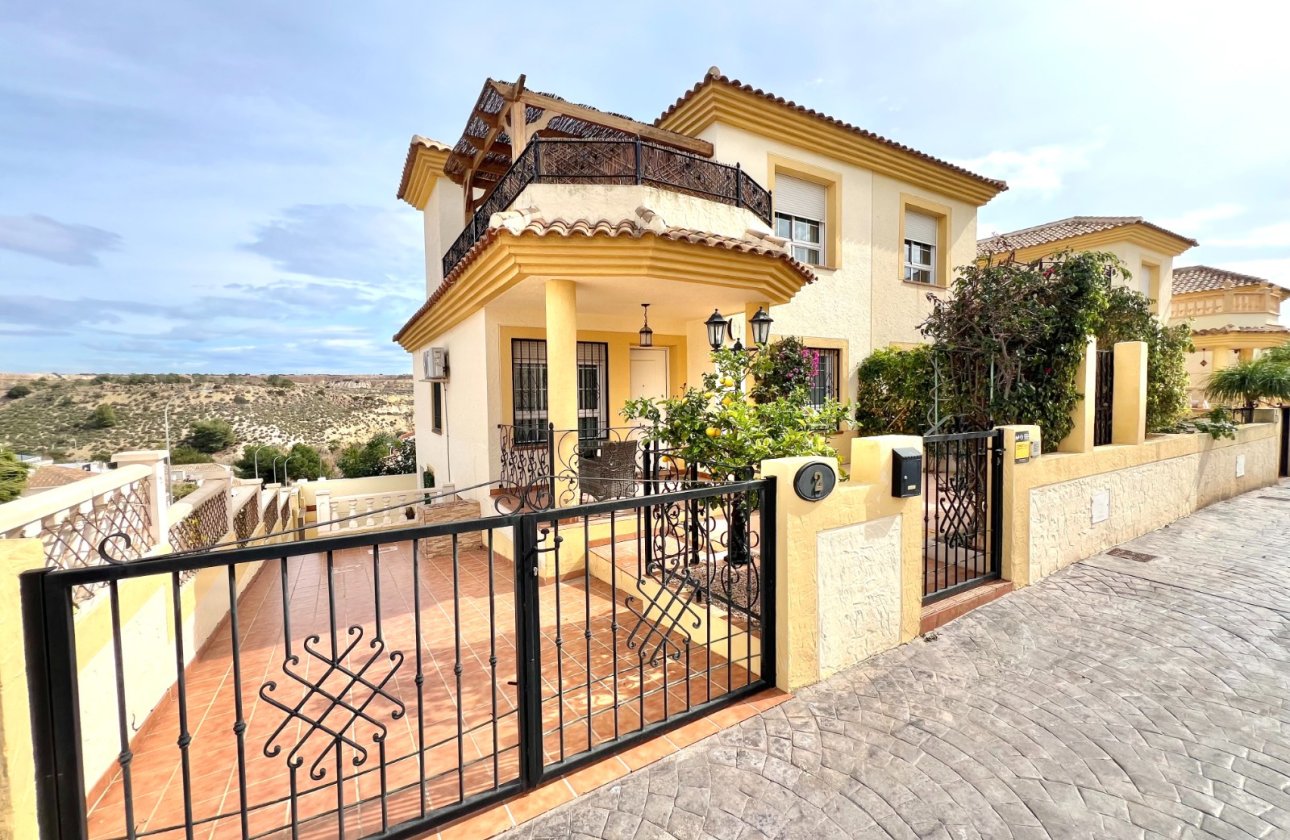 Resale - Semi Detached Villa - La Marina