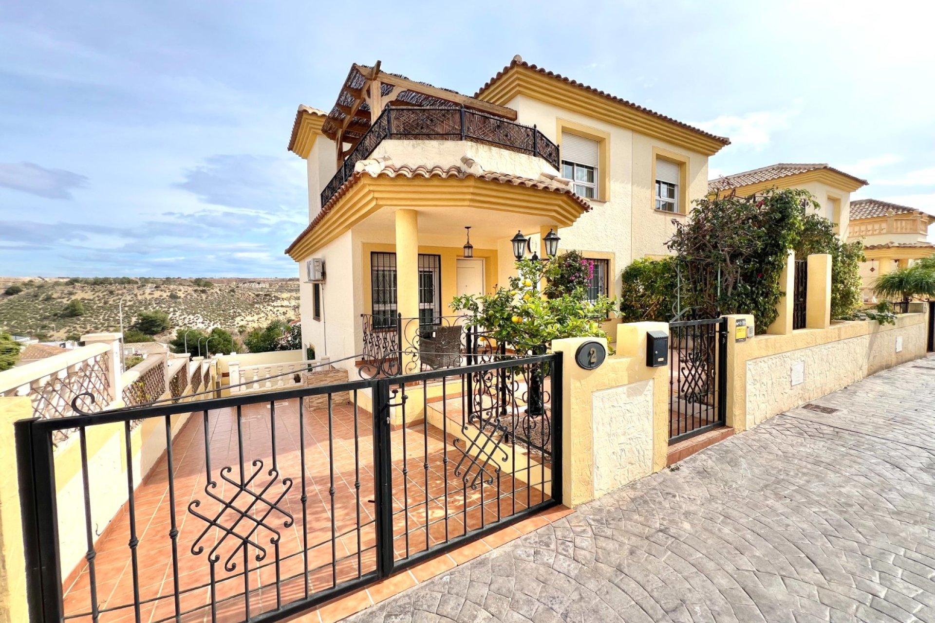 Resale - Semi Detached Villa - La Marina