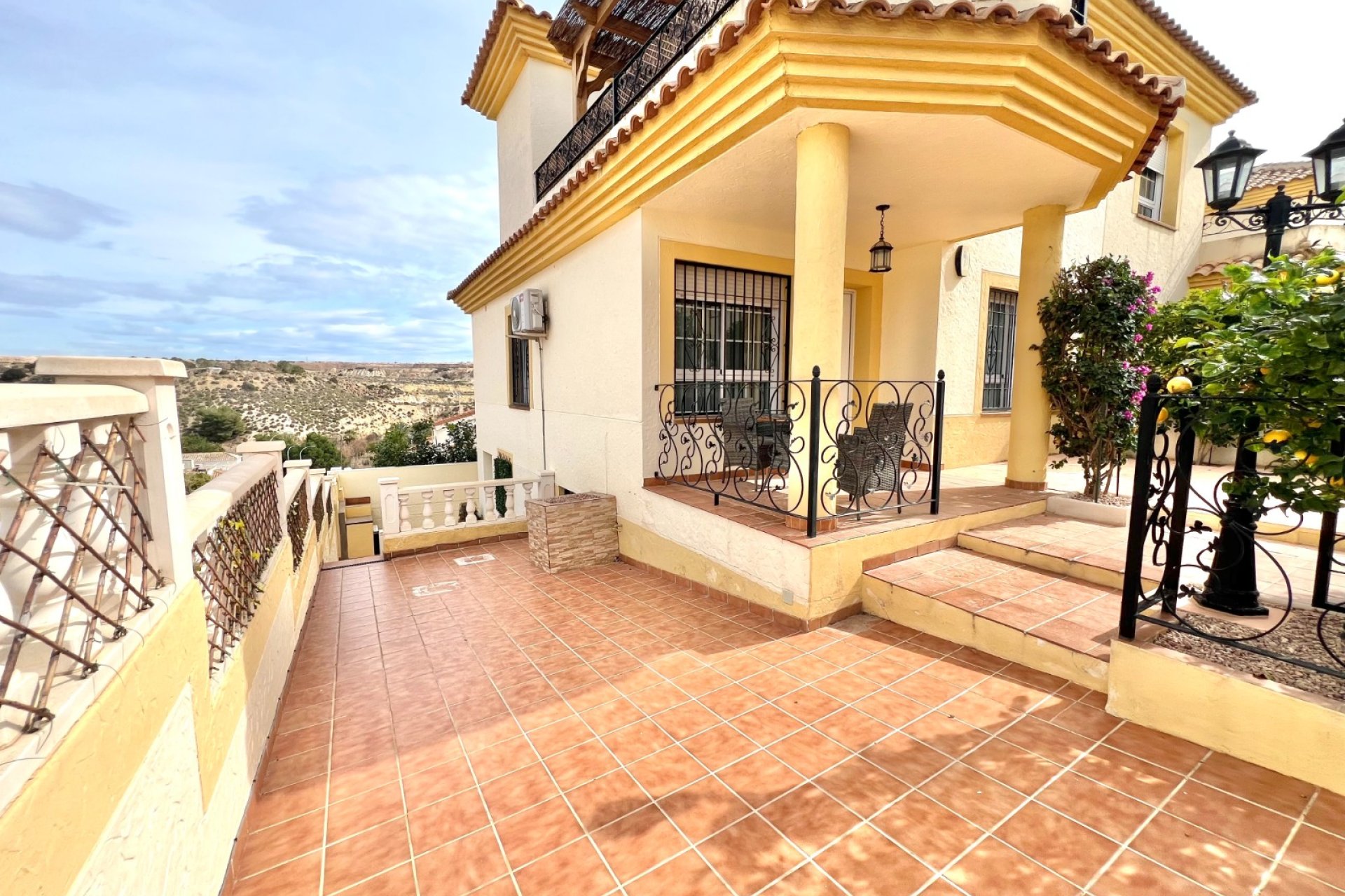 Resale - Semi Detached Villa - La Marina