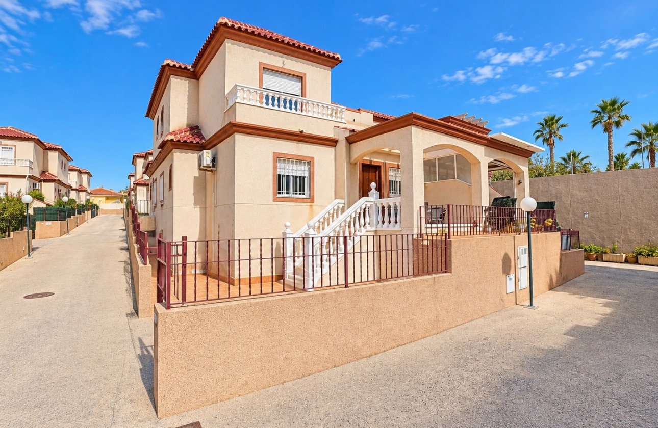 Resale - Semi Detached Villa - La Marina