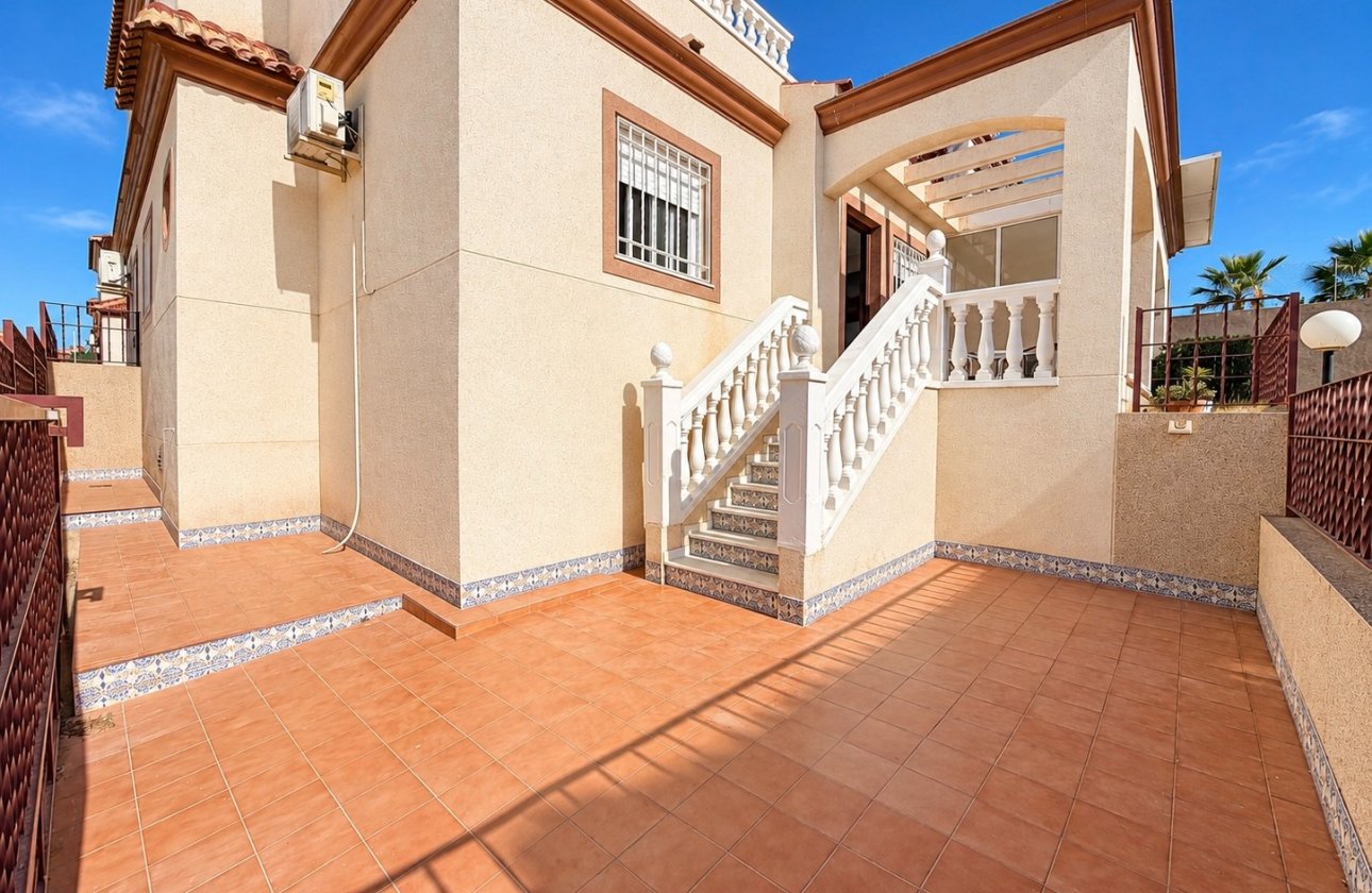 Resale - Semi Detached Villa - La Marina